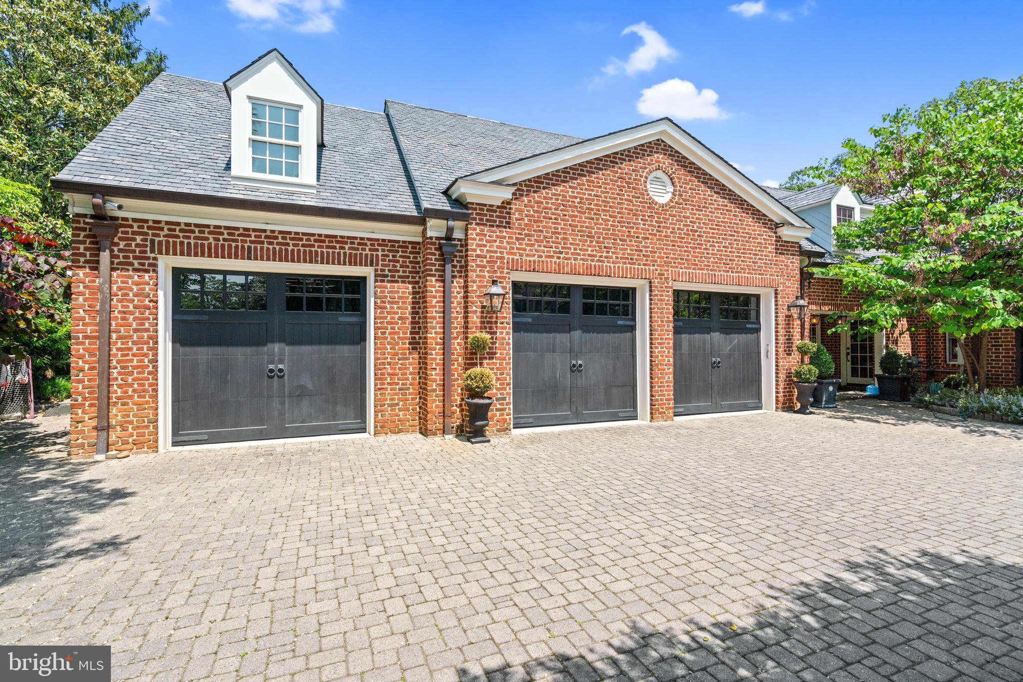 FOXHALL - Residential