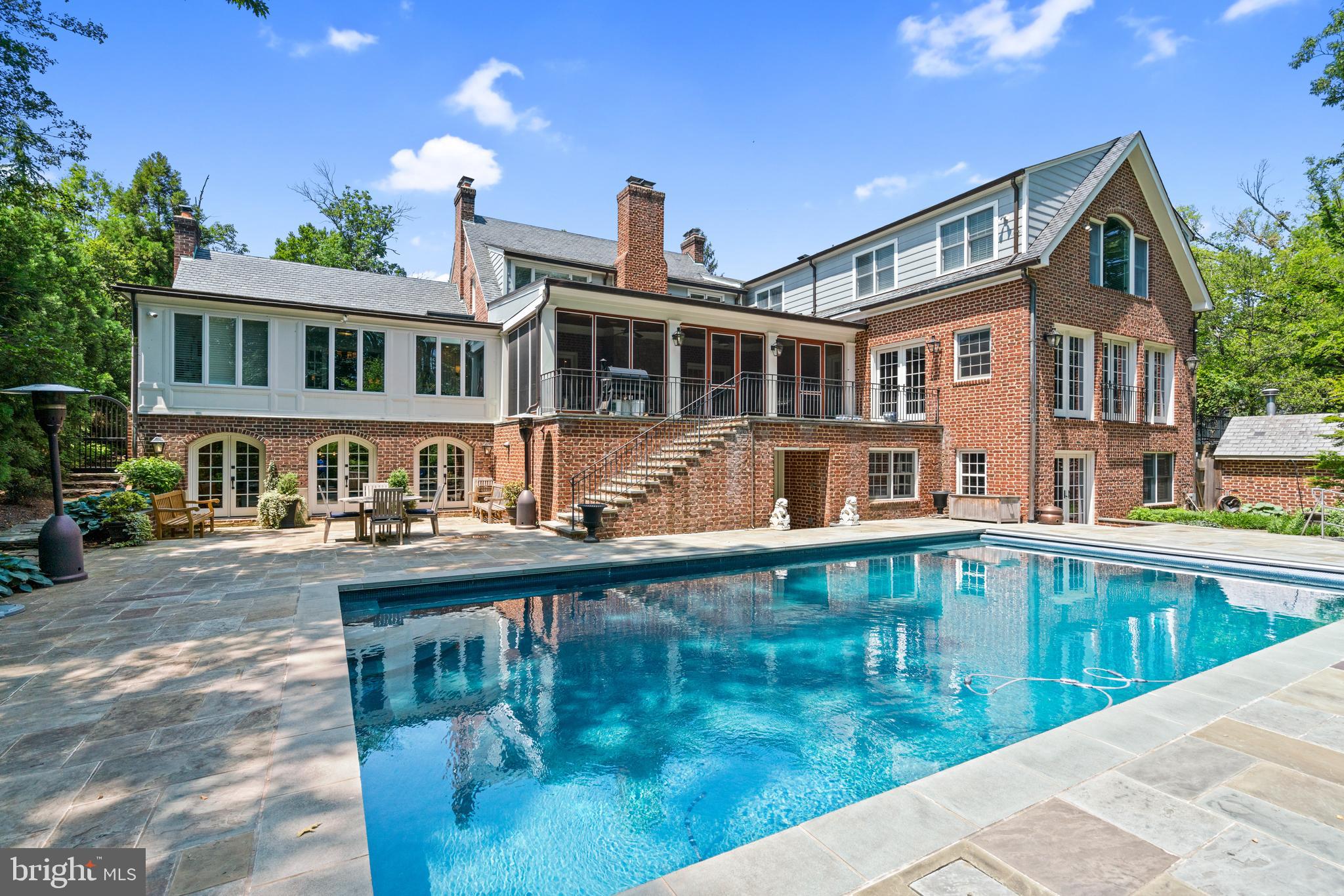 FOXHALL - Residential