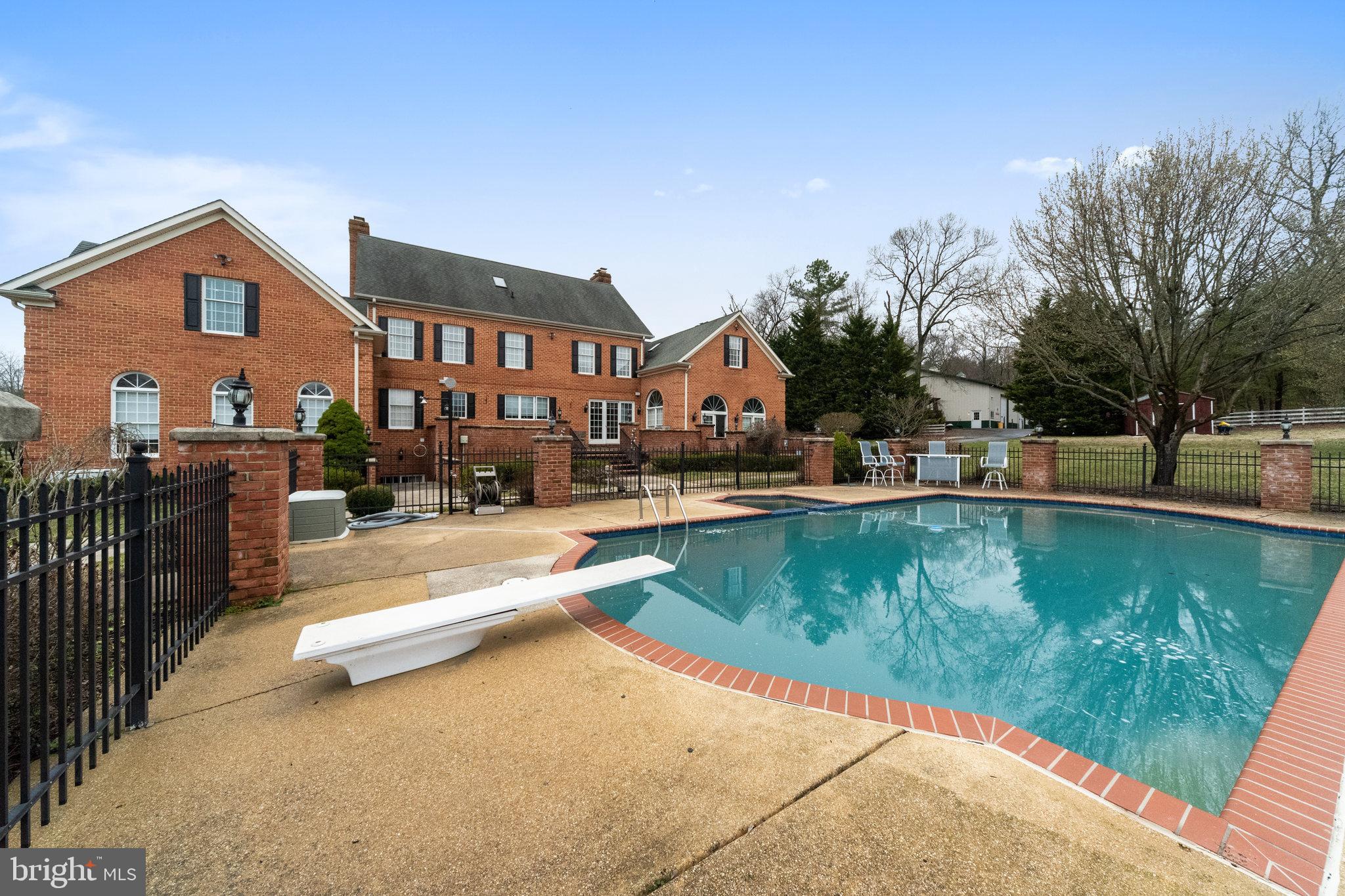 MILLERSVILLE - Residential