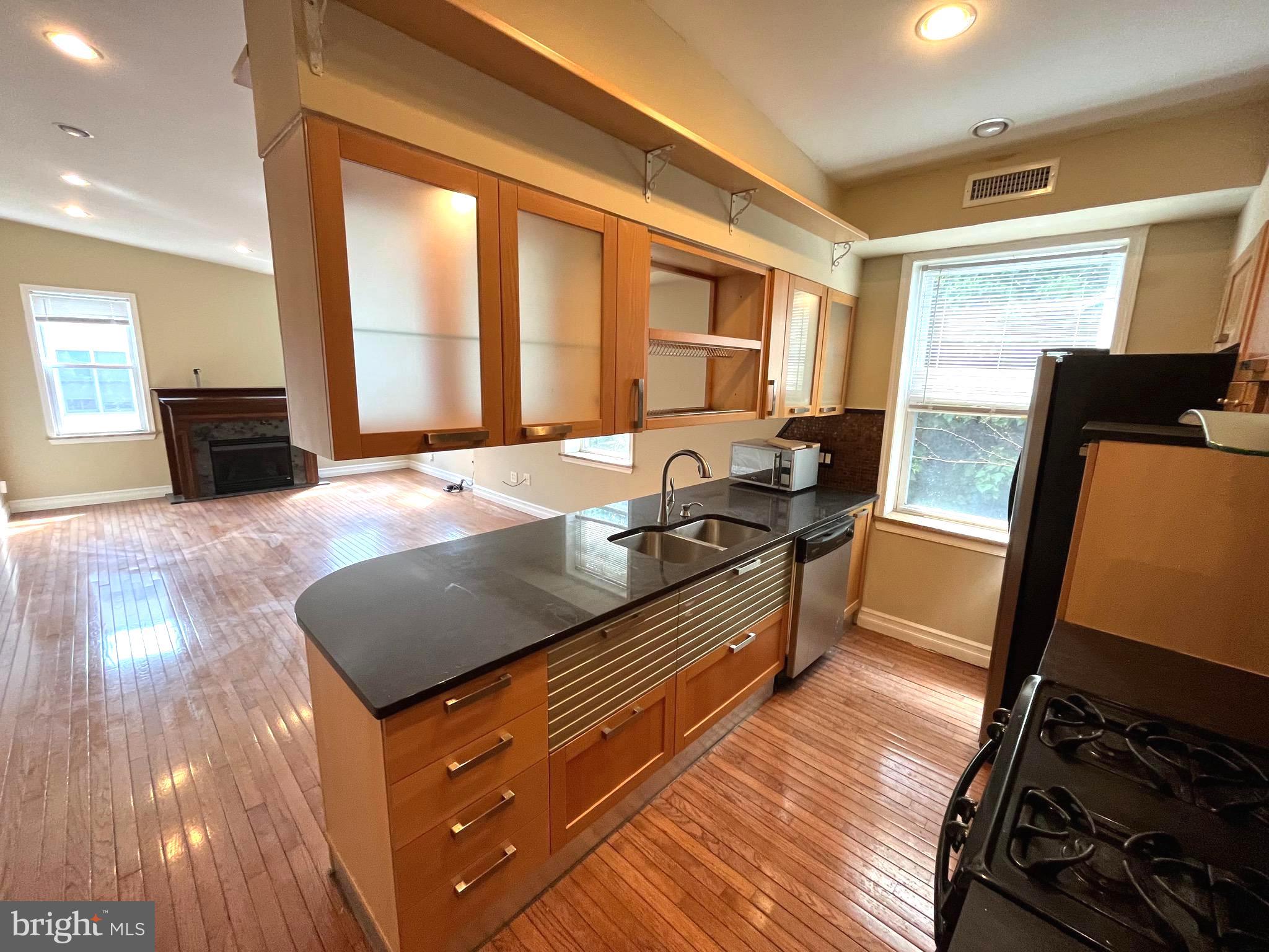 Welcome to Fairmount!
This unit is on the 3rd floor of this victorian building. Hardwood floors throughout, jacuzzi tub, central air and heat, ample closet space, built in shelving, in unit washer and dryer. Lots of natural light.
Large living area, kitchen has all the storage imaginable. A few steps up leads the bedroom area. All bedrooms have closets and the master bedroom has built in shelving. Washer and dryer is located in the bathroom closet. Shared roof deck.
$35 flat water fee. Tenant is responsible for all utilities
Credit and income check. First, last, and security due at signing
Pet accepted on case by case basis