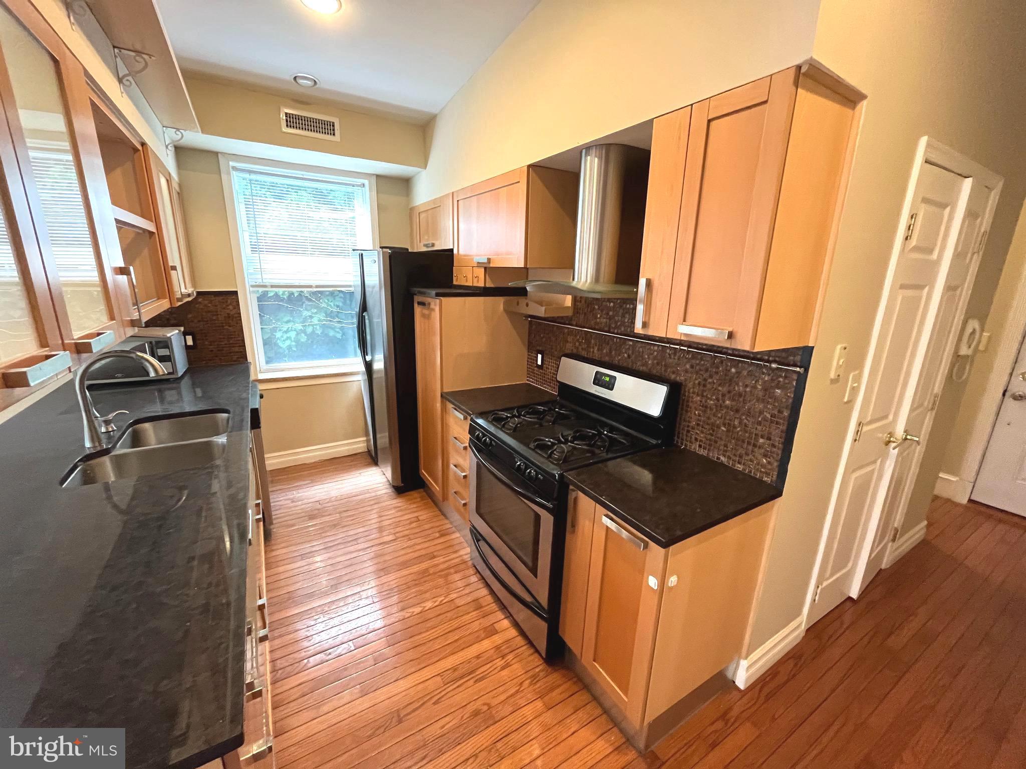 FAIRMOUNT - Residential Lease