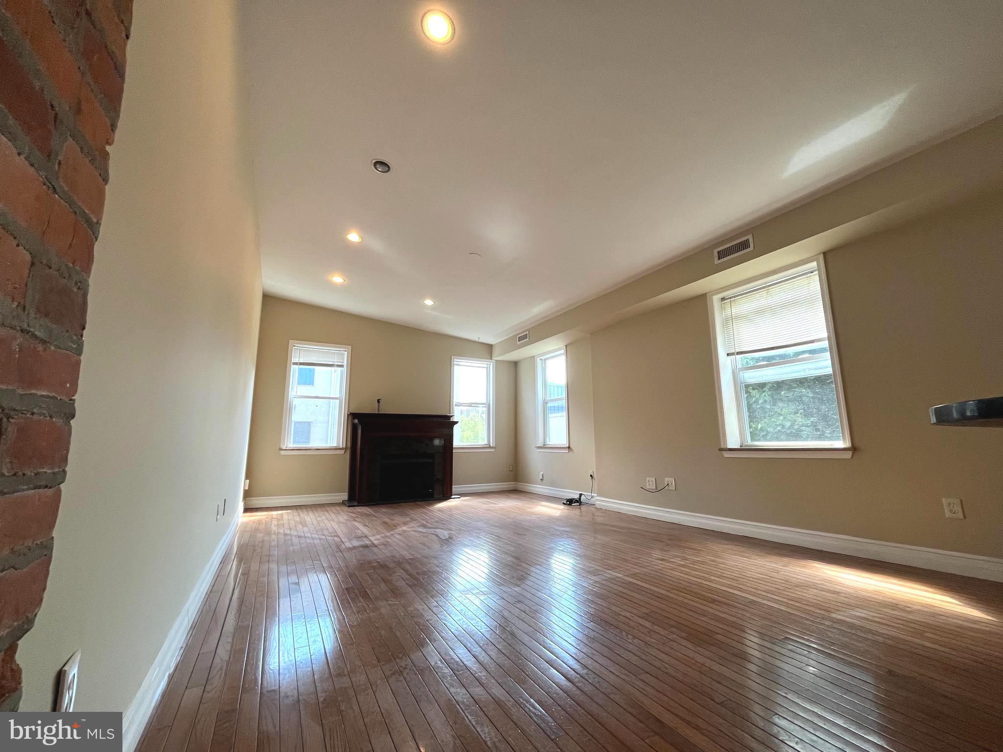 FAIRMOUNT - Residential Lease