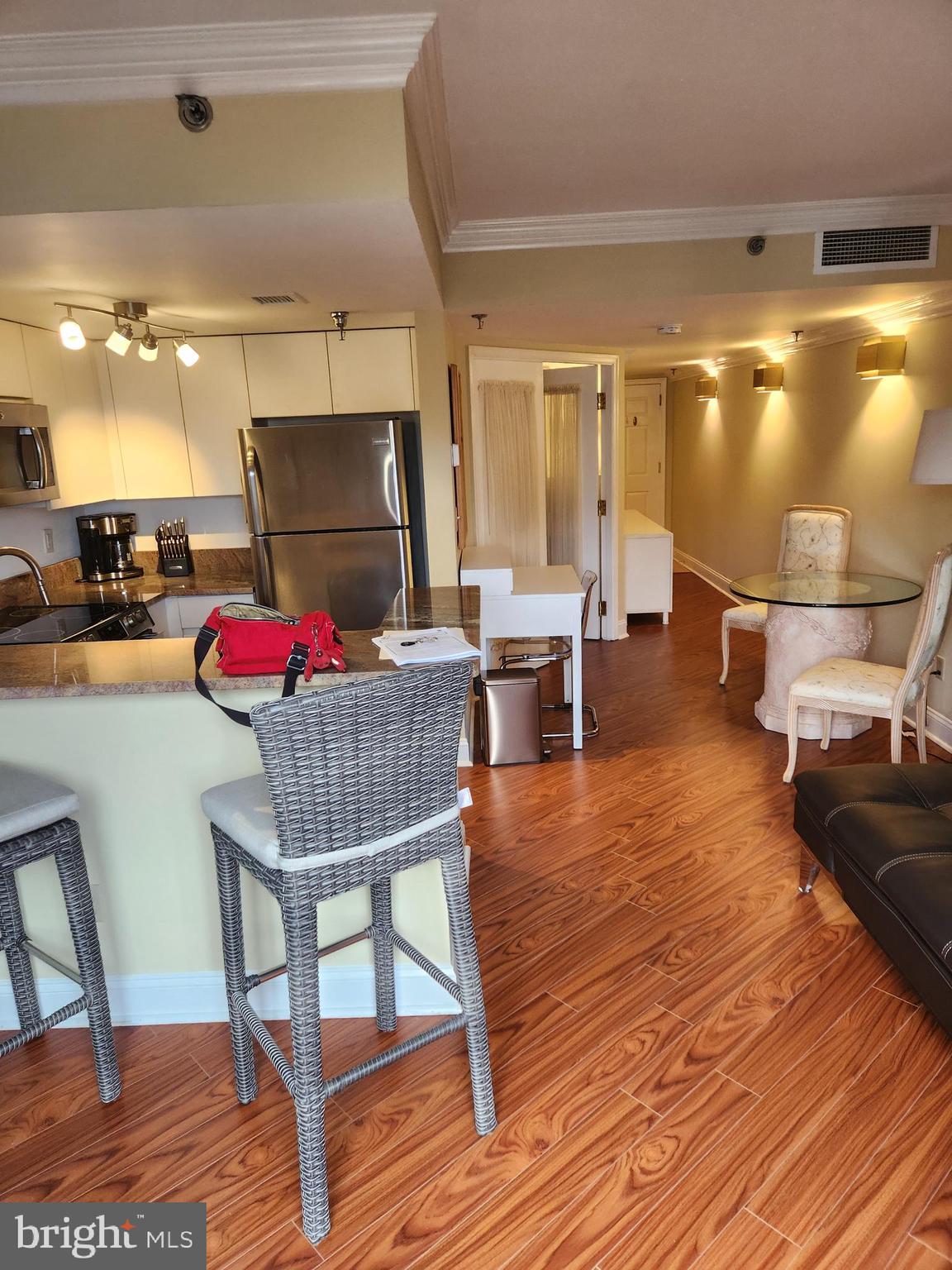 MARKET SQUARE - Residential Lease