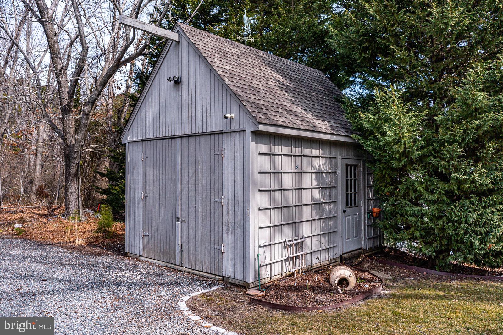 INDIAN CREEK ESTATE - Residential