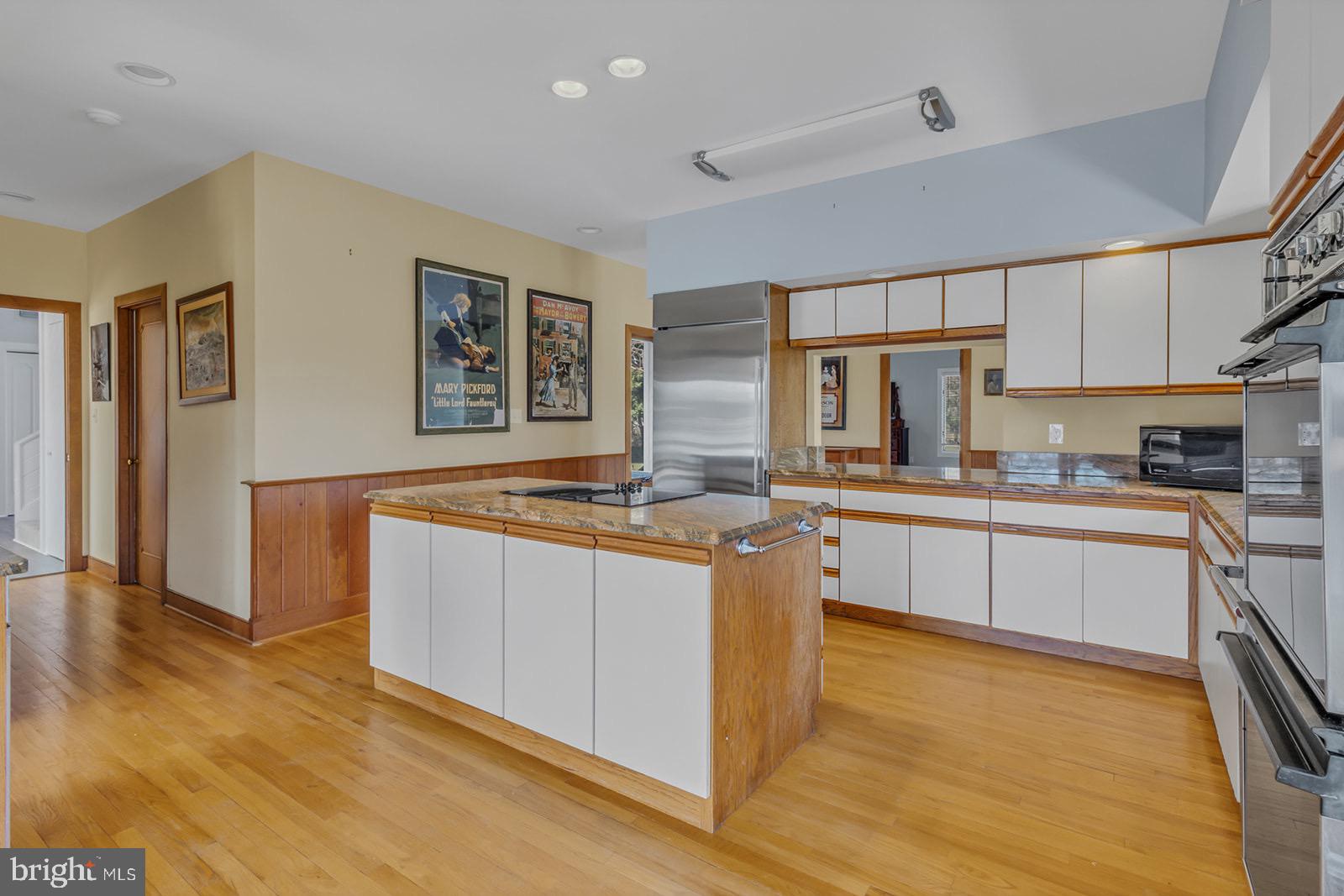 INDIAN CREEK ESTATE - Residential