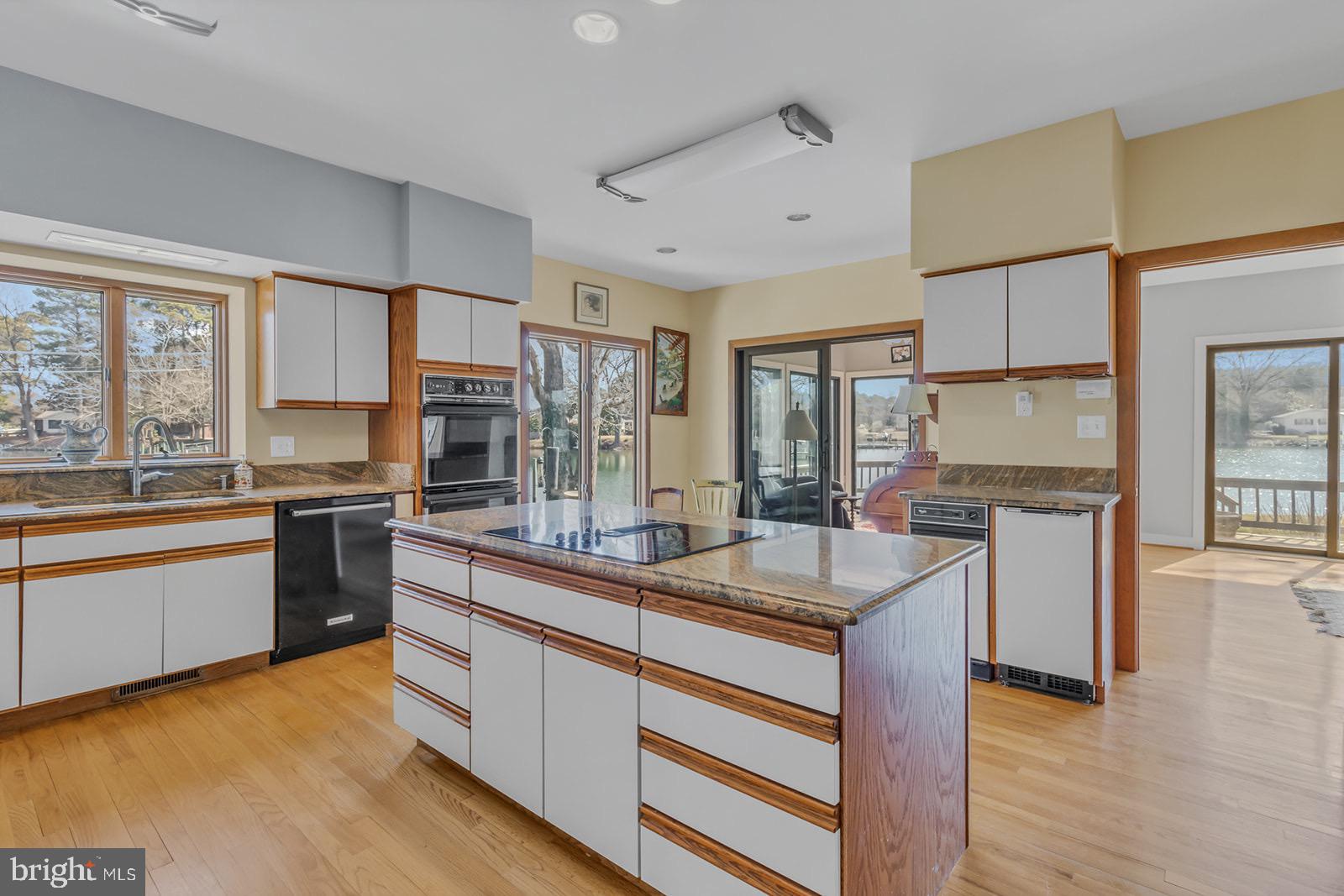 INDIAN CREEK ESTATE - Residential