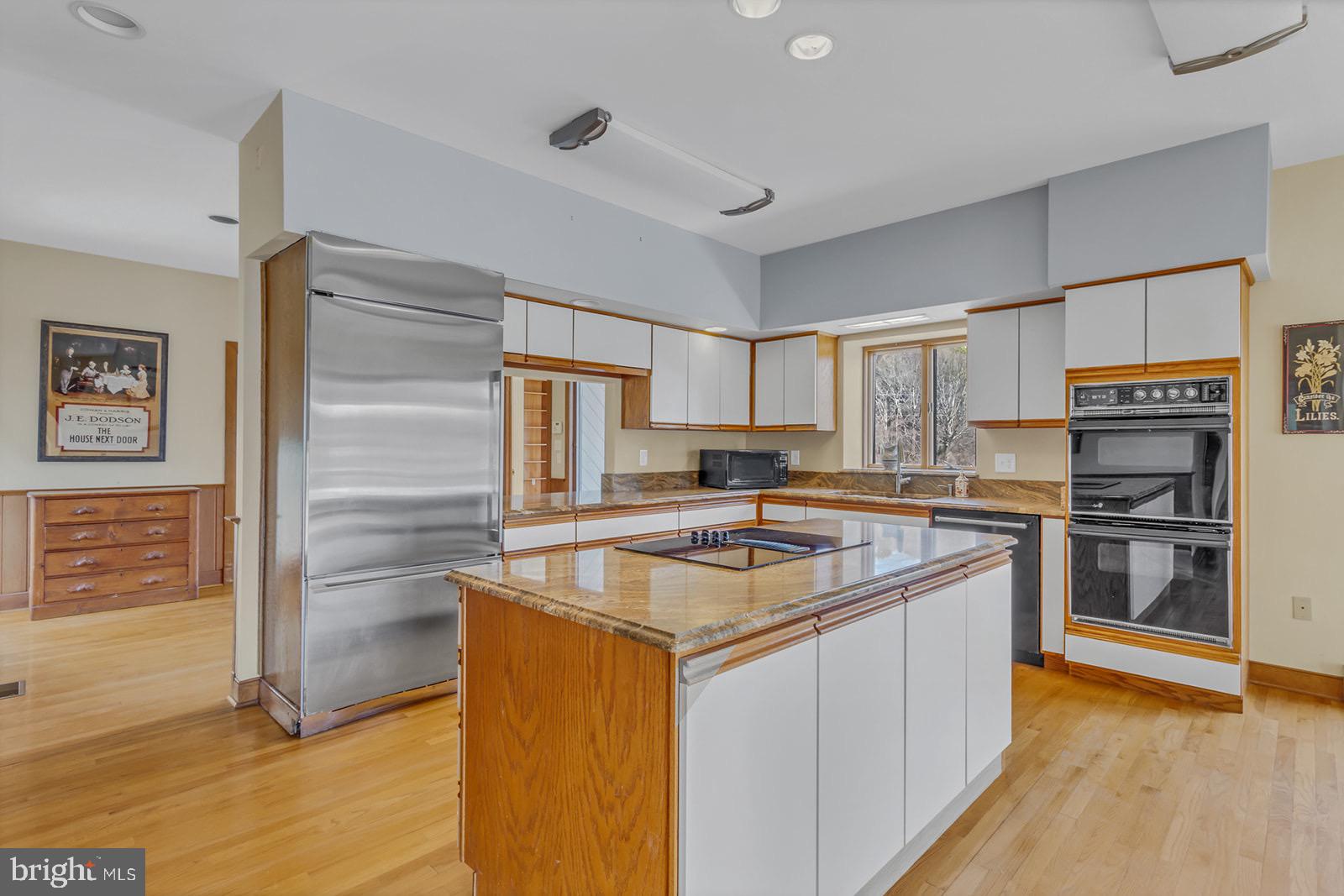 INDIAN CREEK ESTATE - Residential