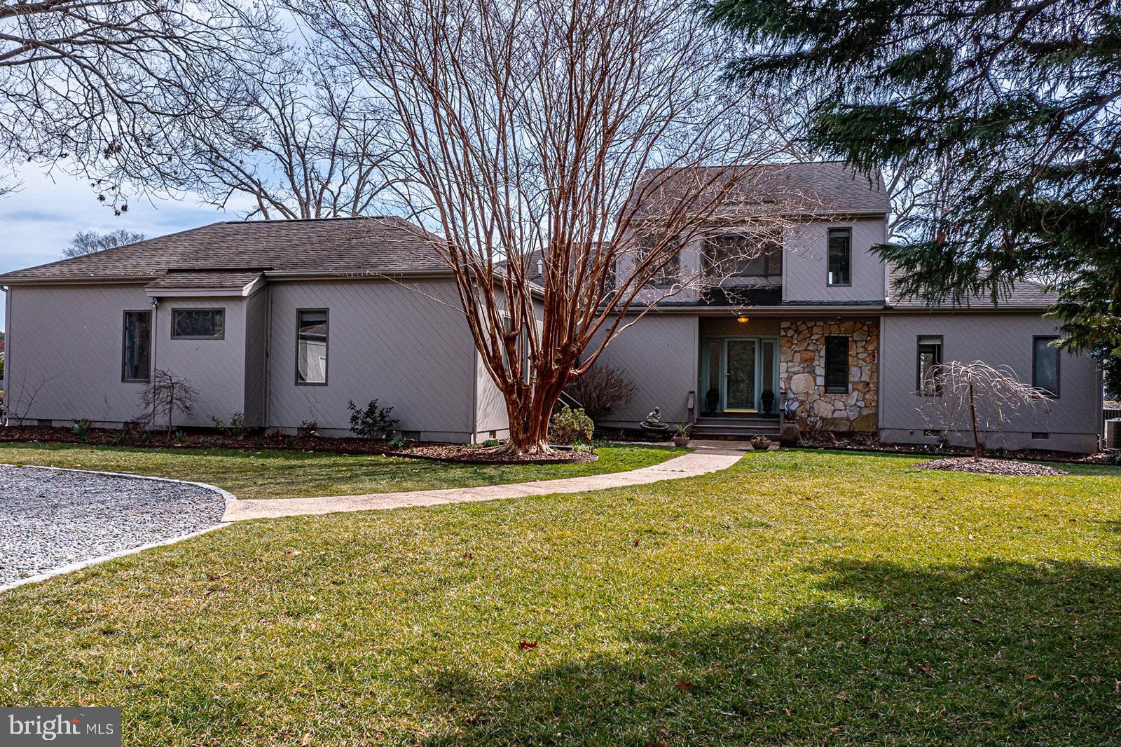 INDIAN CREEK ESTATE - Residential