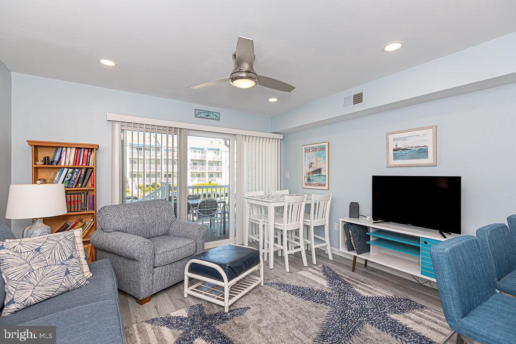 HIDDEN HARBOR - Residential