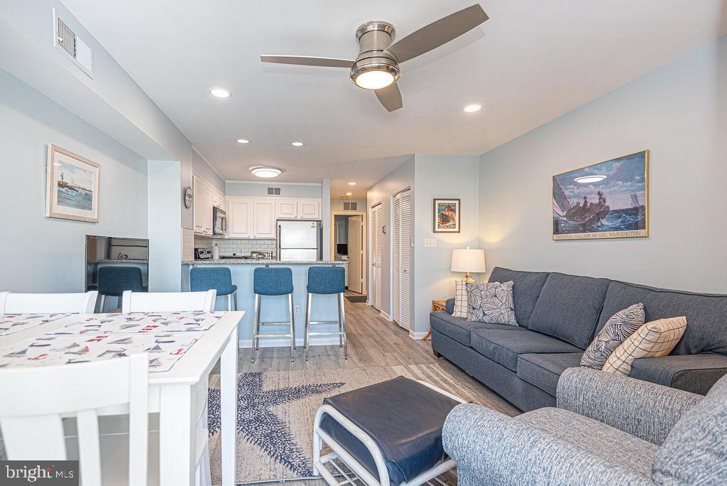 HIDDEN HARBOR - Residential