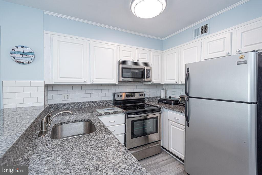 HIDDEN HARBOR - Residential