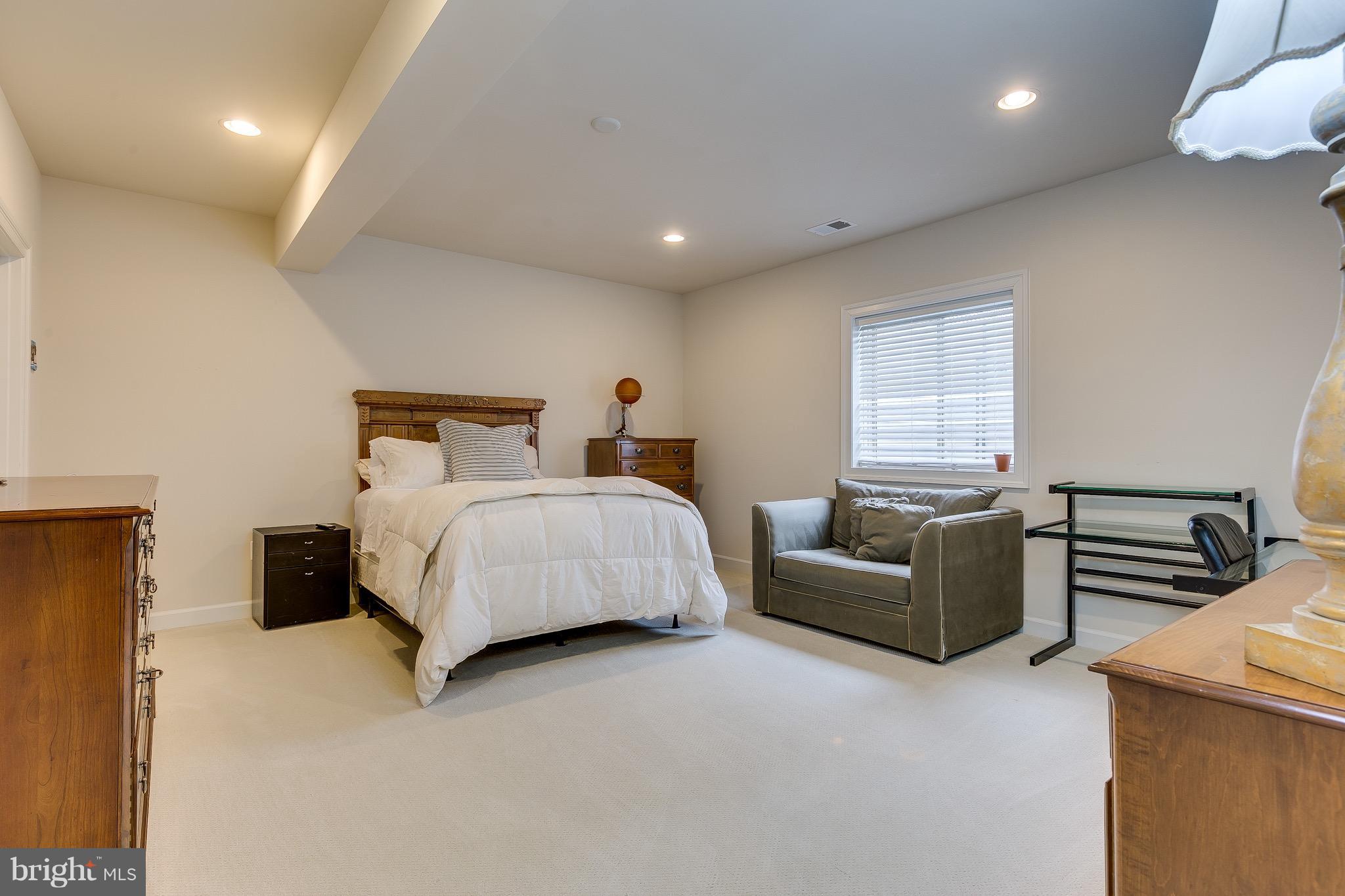 DAWSON'S CORNER - Residential