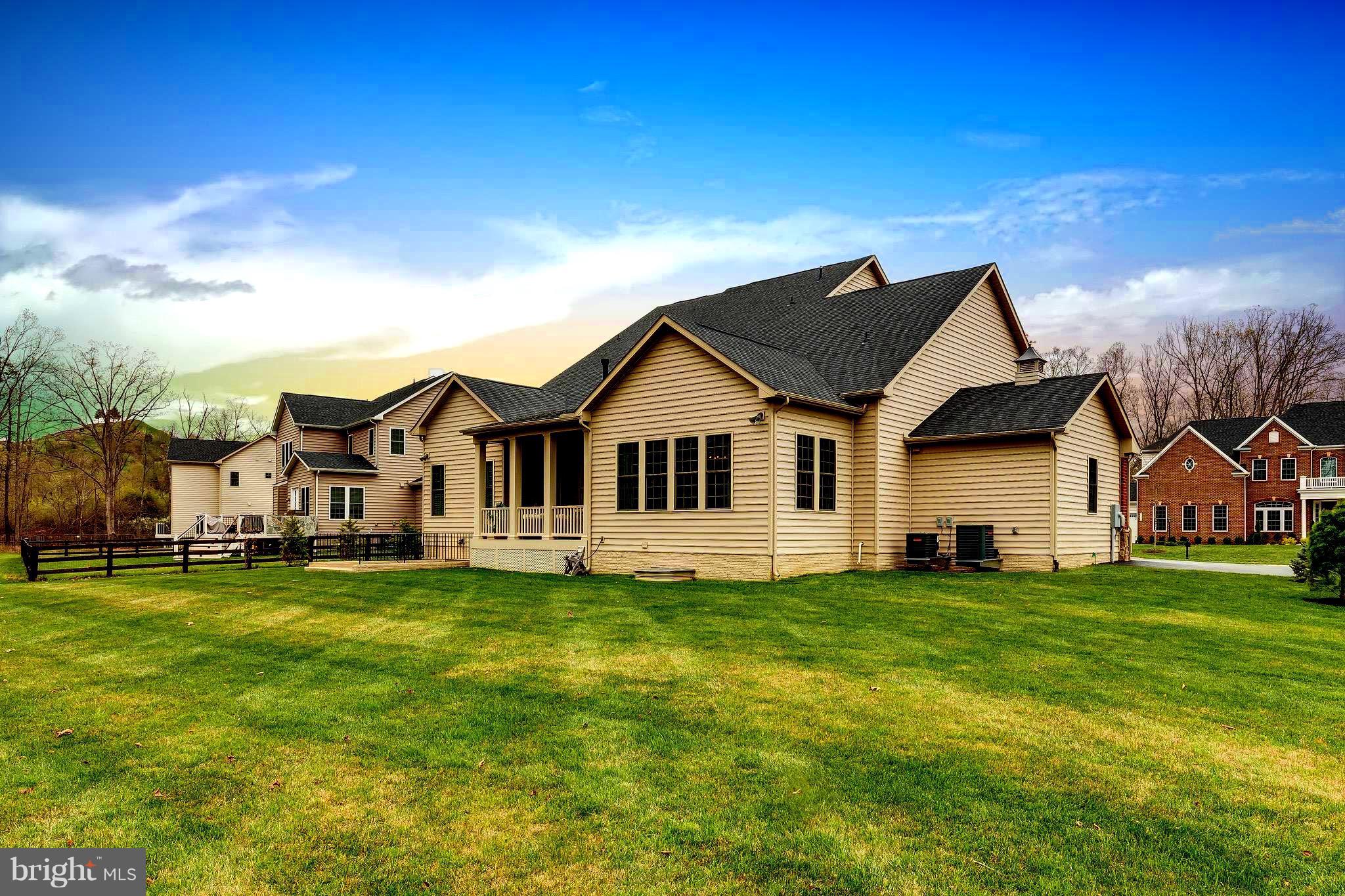 DAWSON'S CORNER - Residential