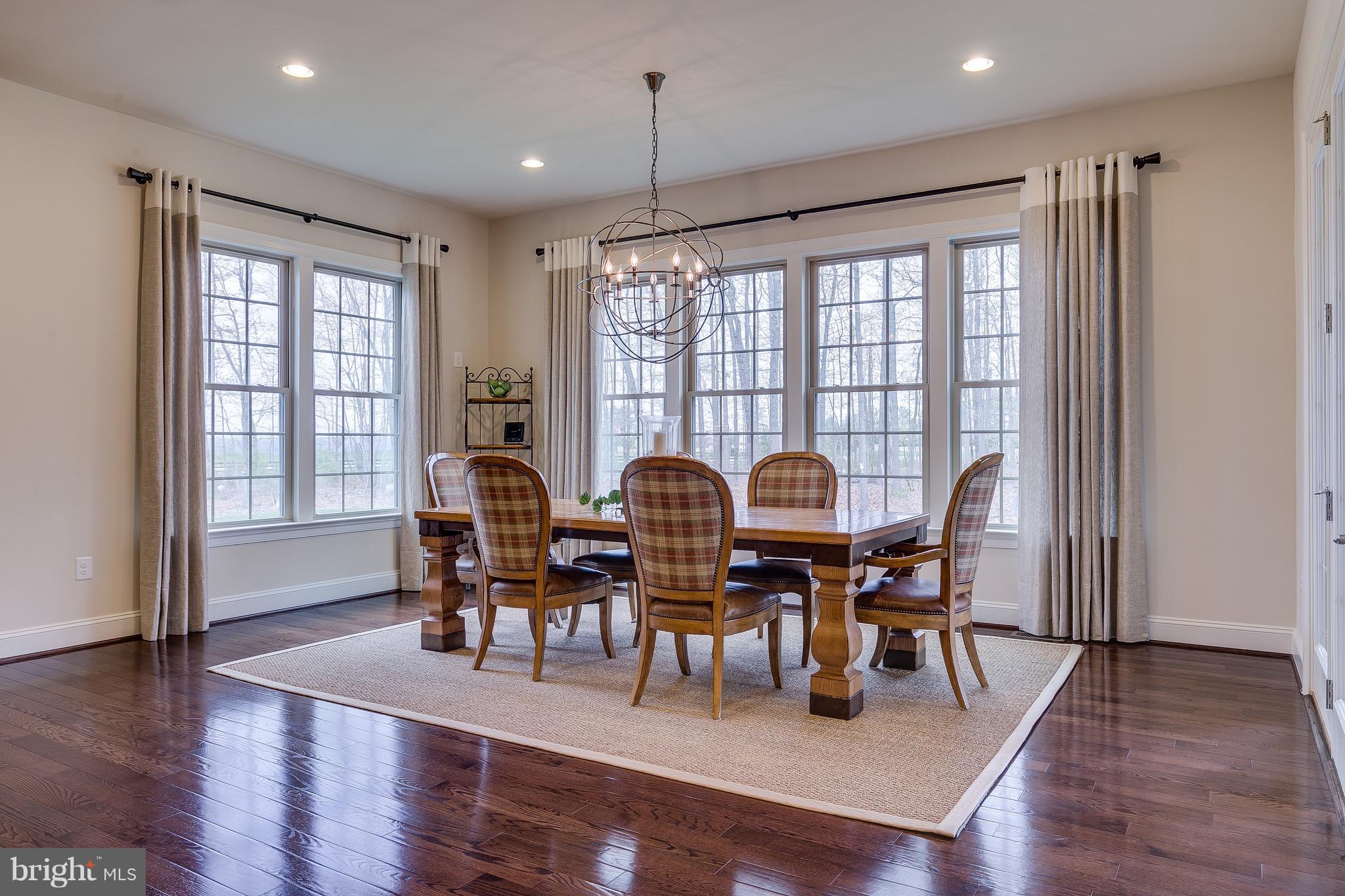 DAWSON'S CORNER - Residential