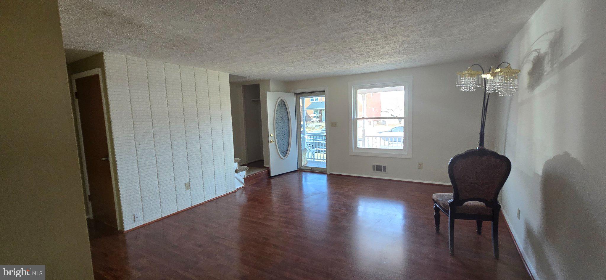 1031 FOXWOOD LANE
