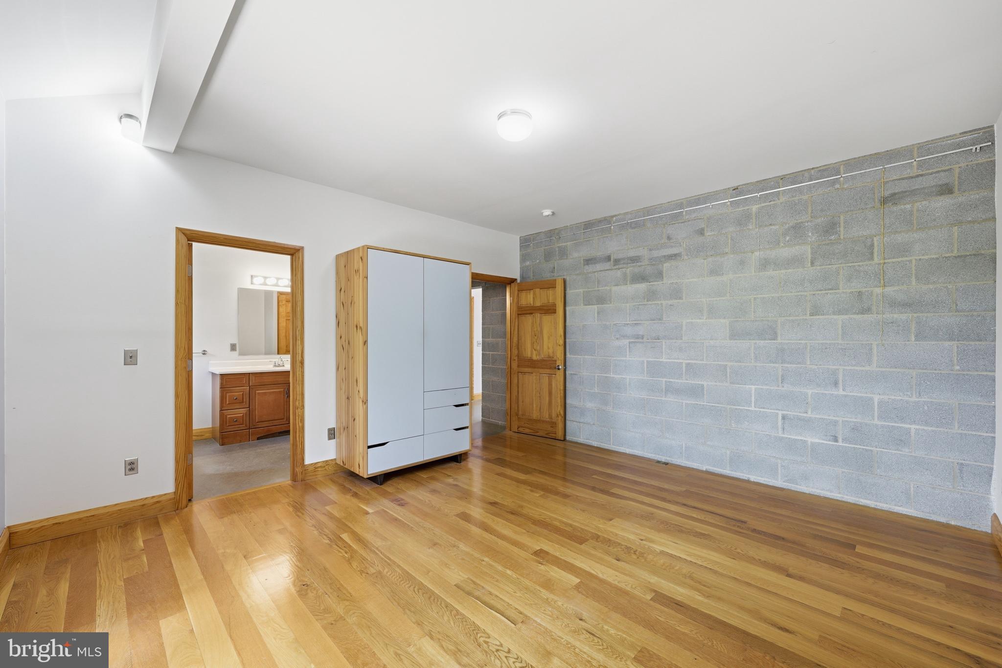 BROOMGRASS - Residential