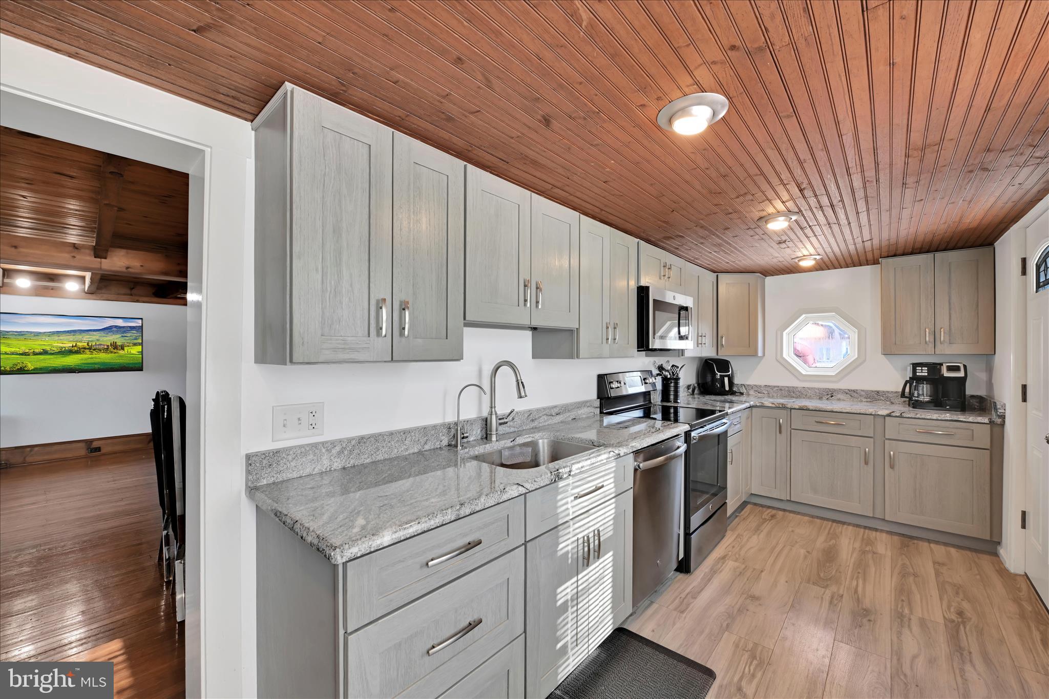 2318 MARIETTA AVENUE