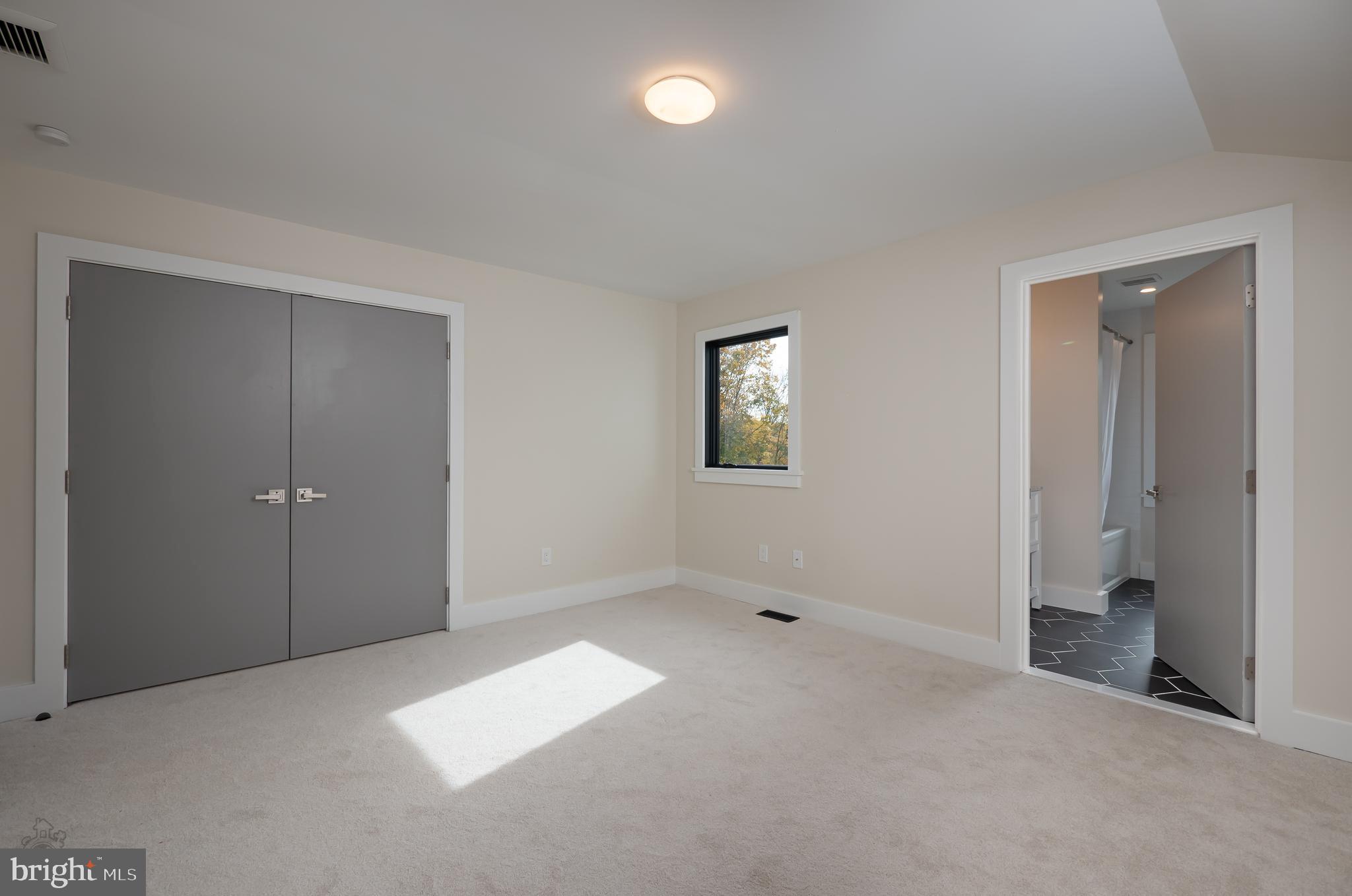 HUNTERS CROSSING - Residential