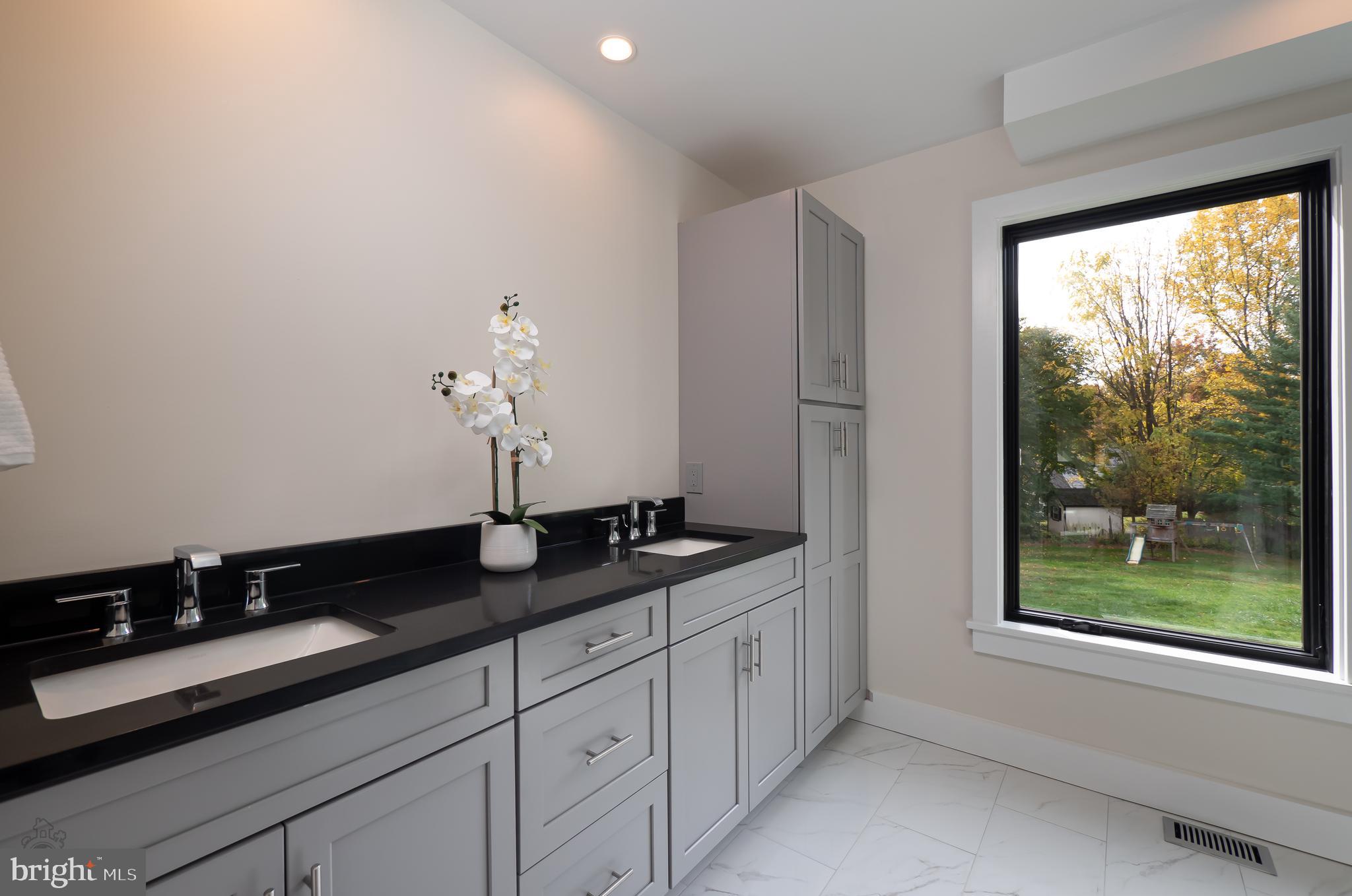 HUNTERS CROSSING - Residential