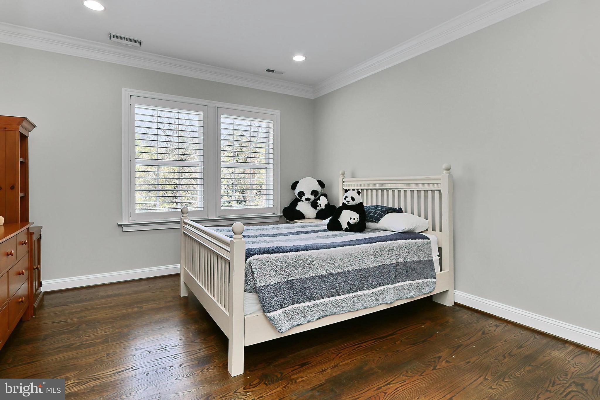 VIENNA WOODS - Residential