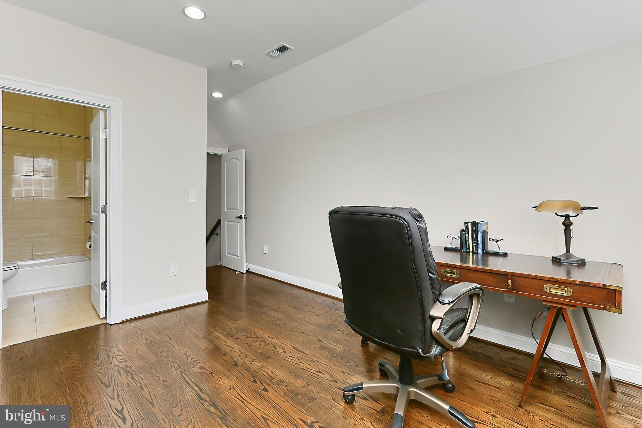 VIENNA WOODS - Residential