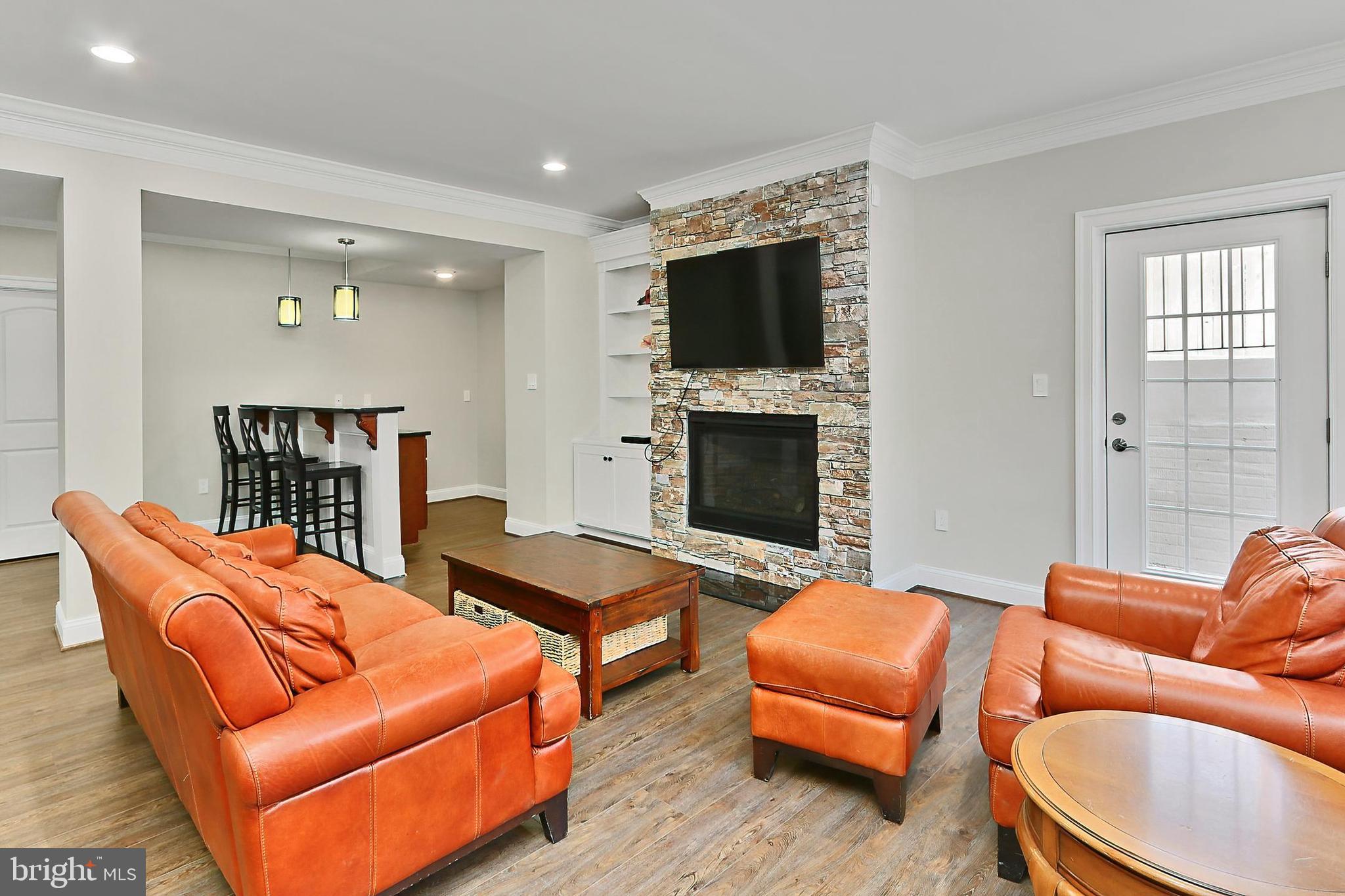 VIENNA WOODS - Residential