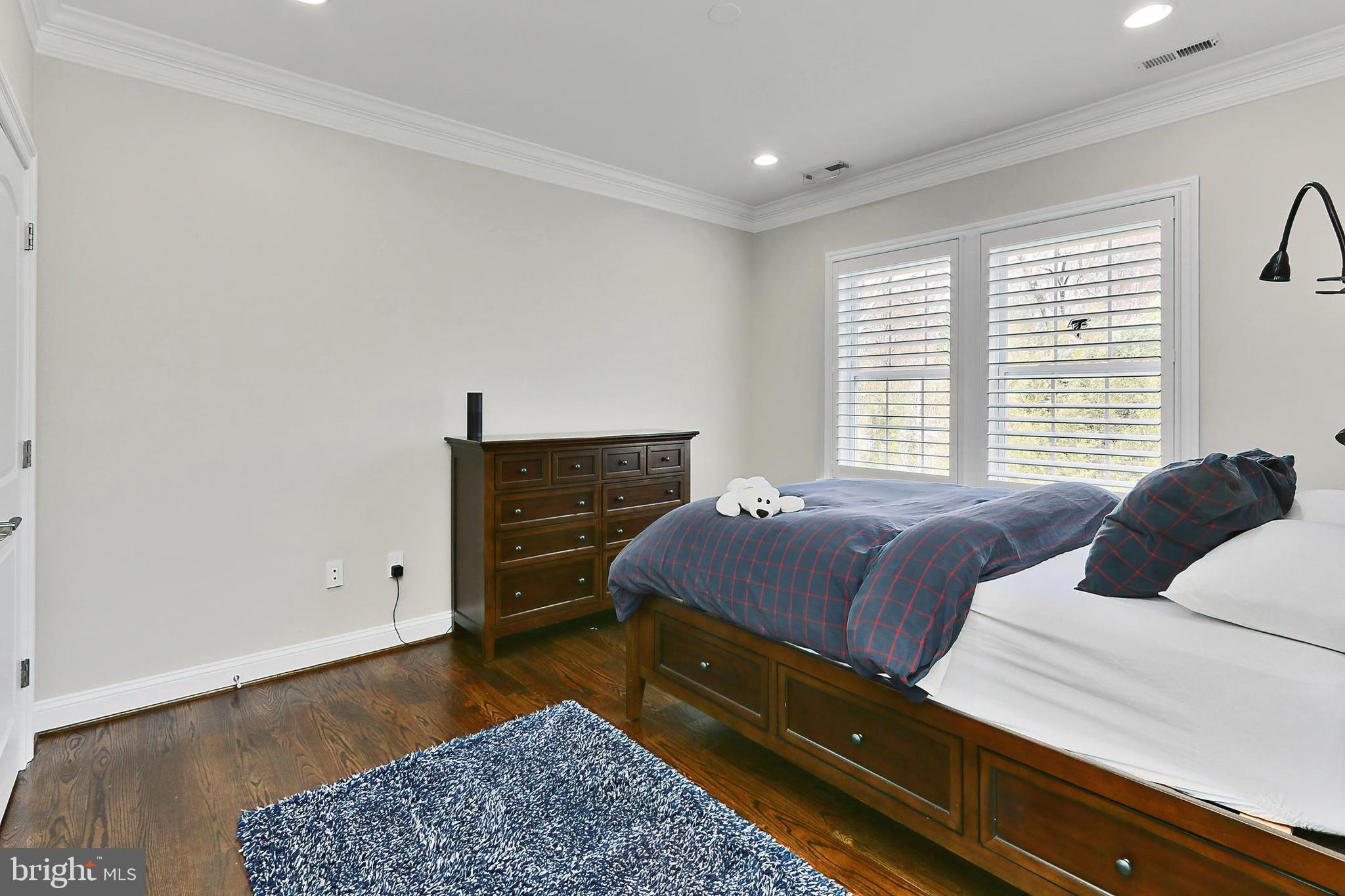 VIENNA WOODS - Residential