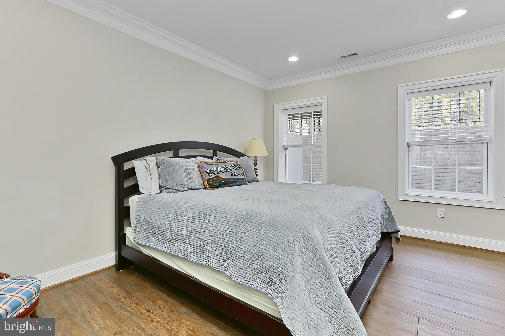 VIENNA WOODS - Residential