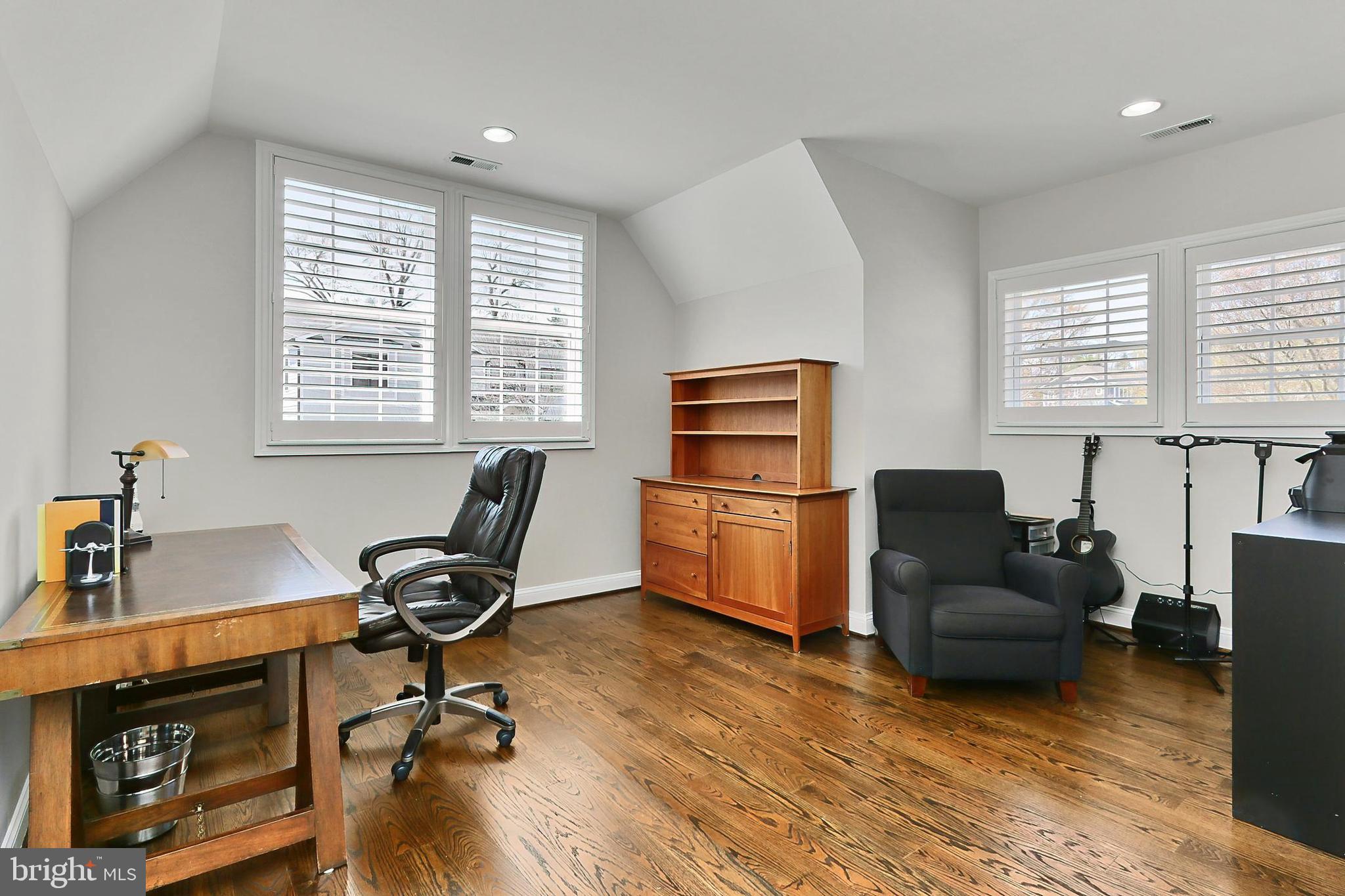 VIENNA WOODS - Residential