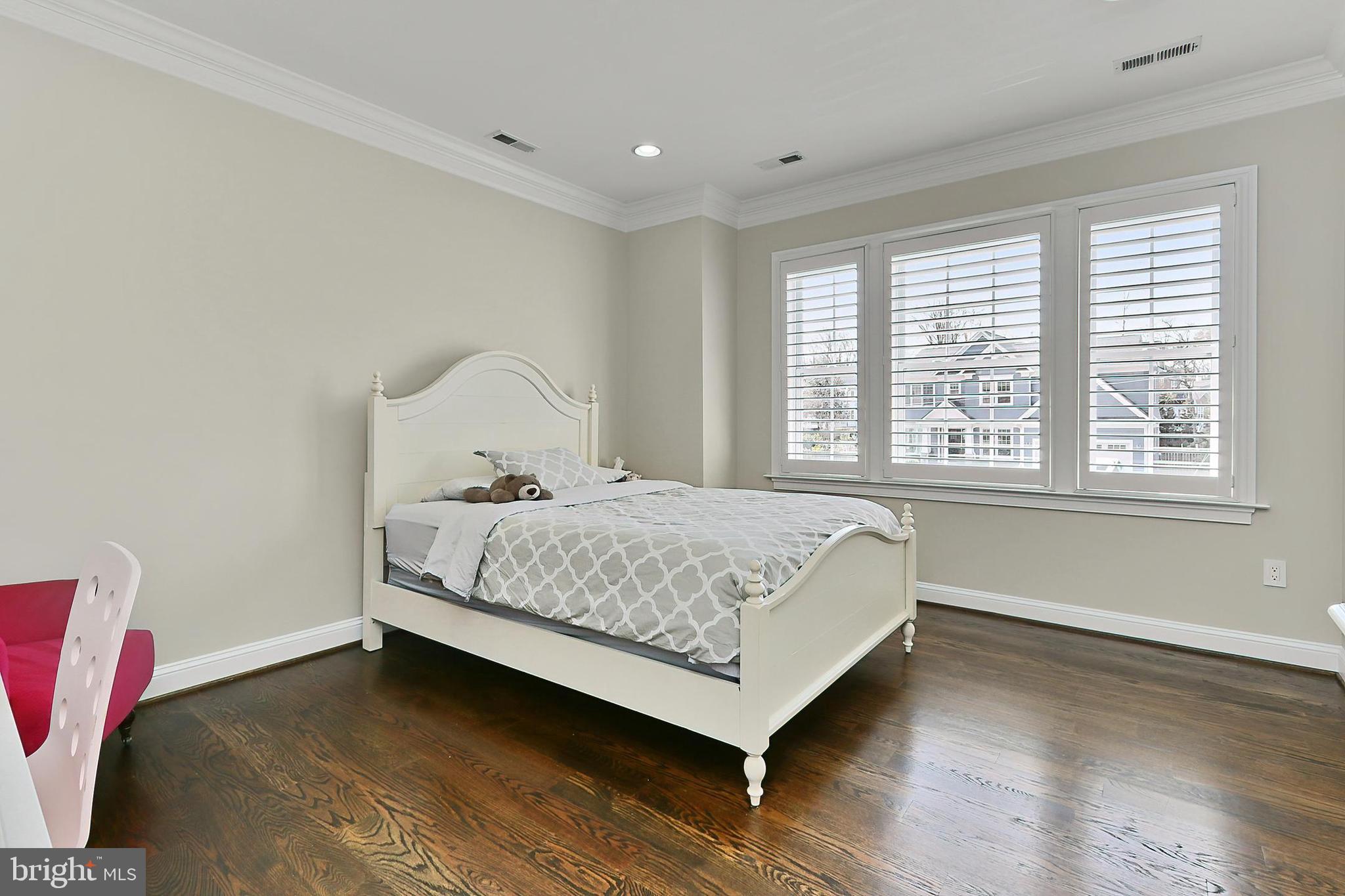 VIENNA WOODS - Residential