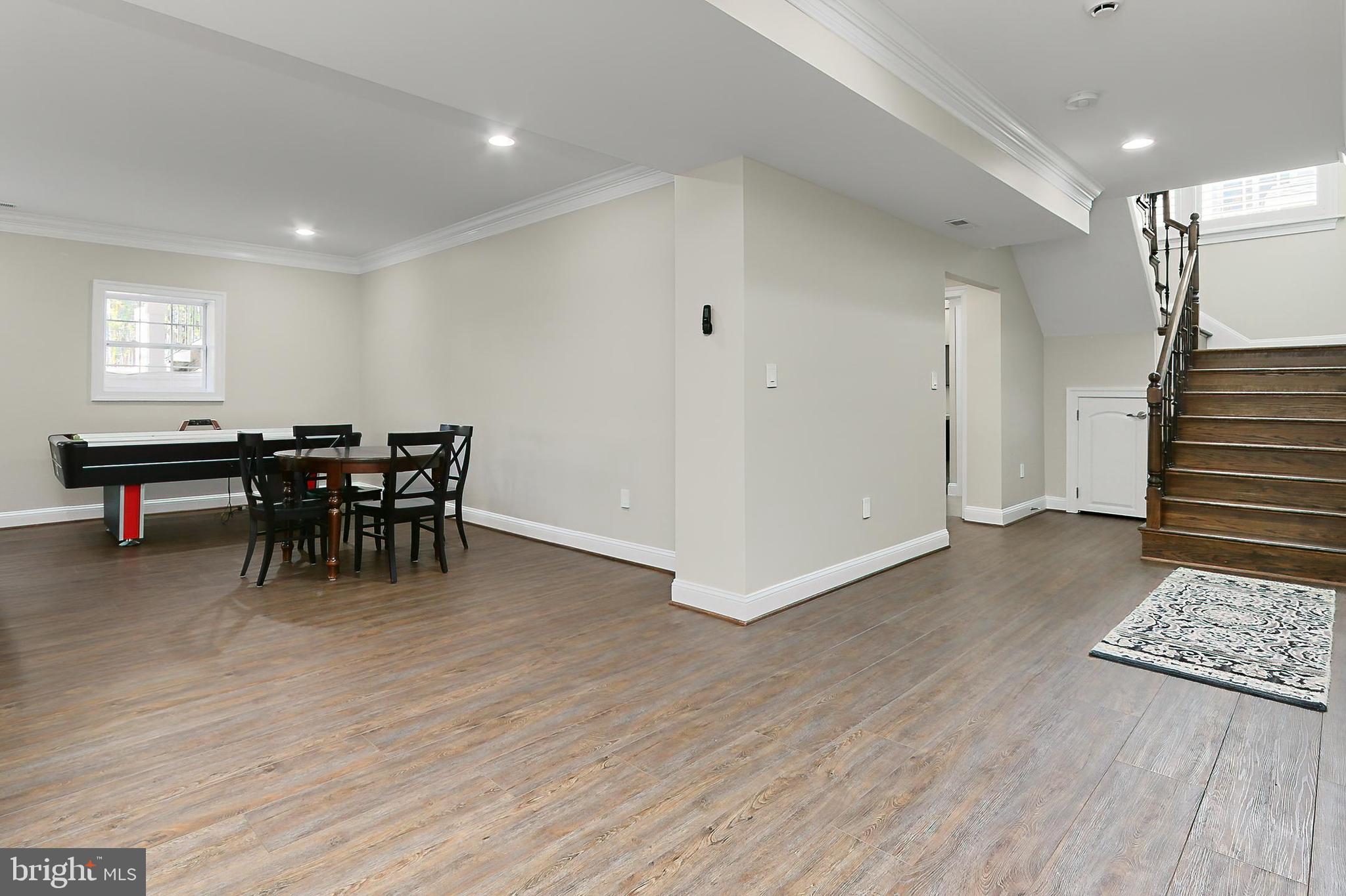 VIENNA WOODS - Residential