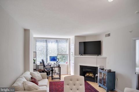 Photo of 851 N Glebe Road #402, ARLINGTON, VA 22203 (MLS # VAAR2071990)