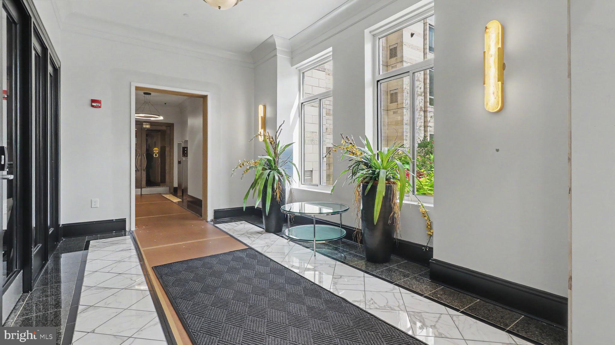 851 N GLEBE ROAD 402
