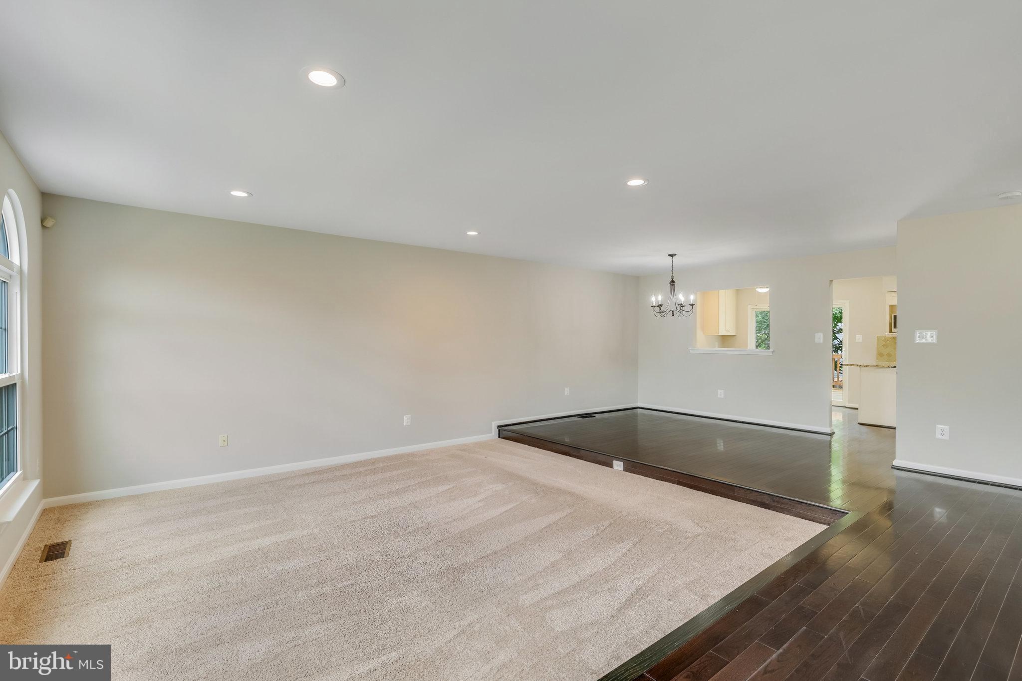 UNIVERSITY CENTER - Residential