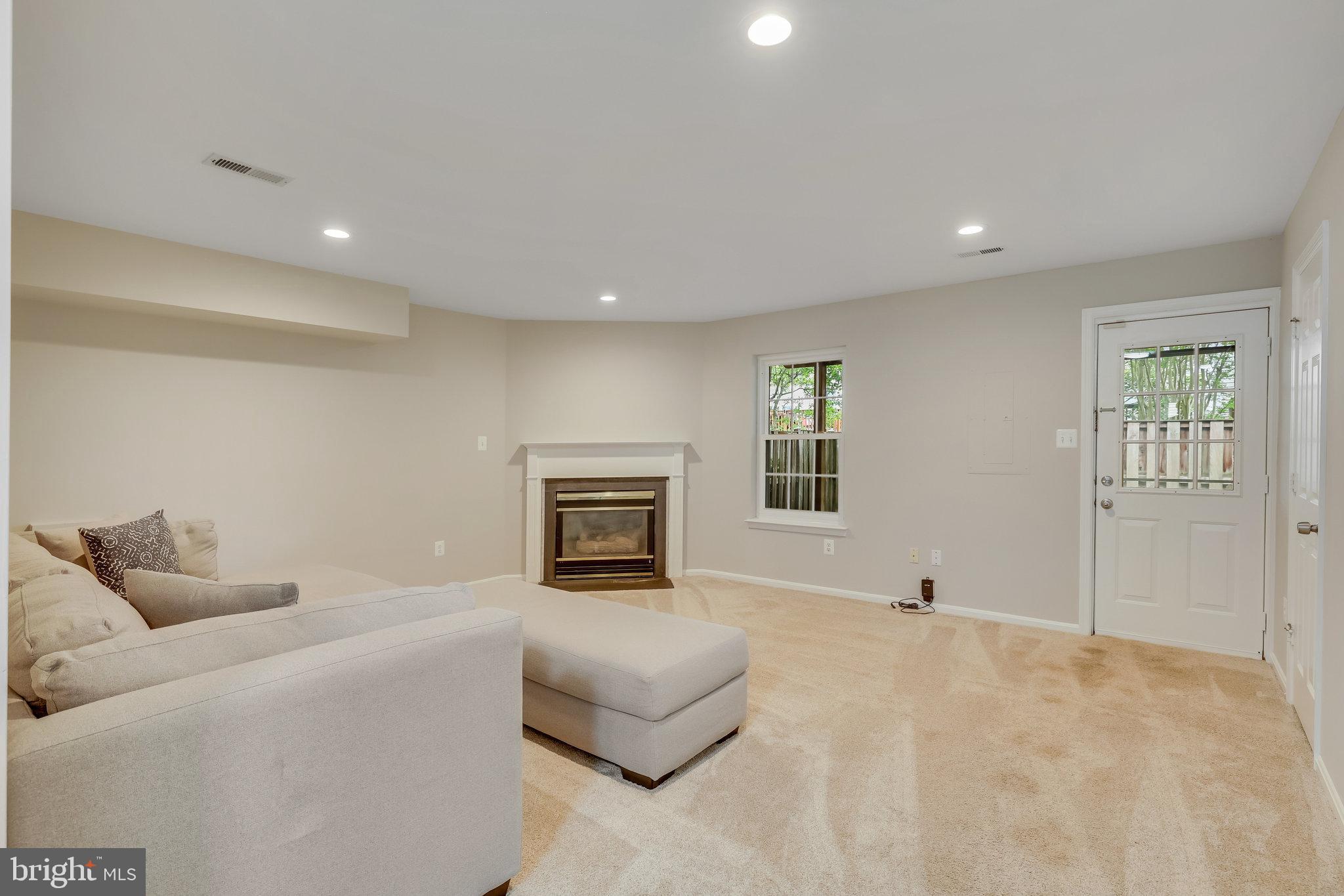 UNIVERSITY CENTER - Residential