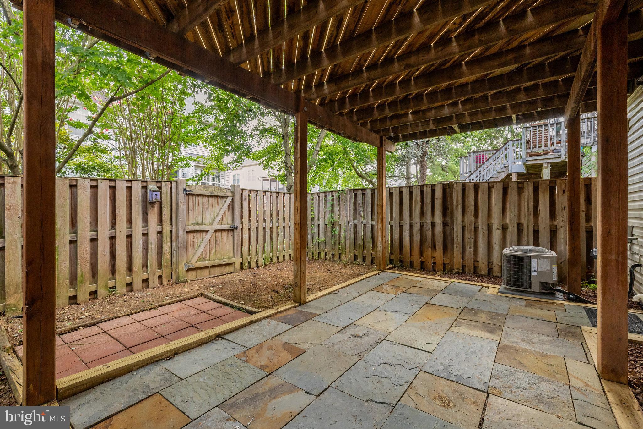 UNIVERSITY CENTER - Residential