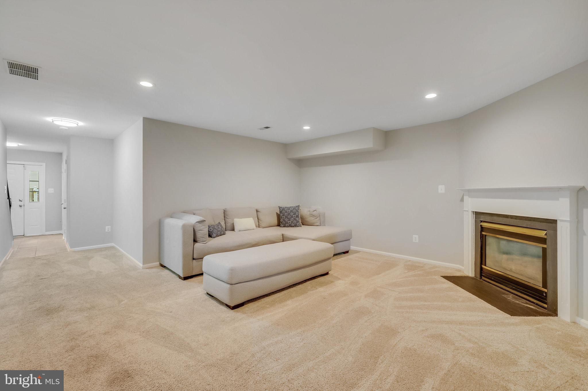 UNIVERSITY CENTER - Residential