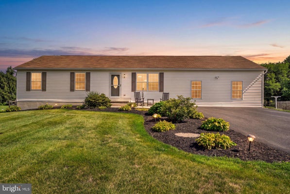 6011 HOLLY TREE CT, FELTON, PA 17322 - Image f06757c01b02ee9ff793b45f2e1b68f3/576572460