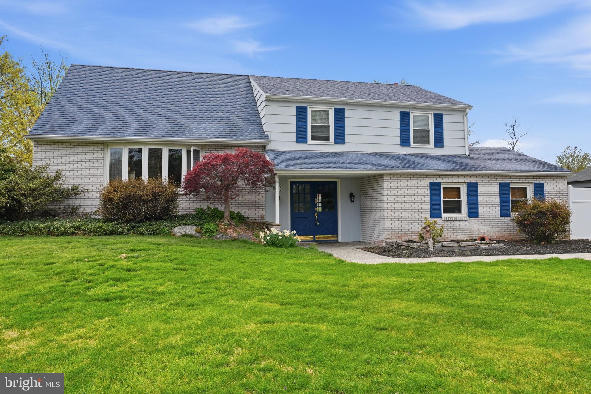 WARWICK MANOR - Residential