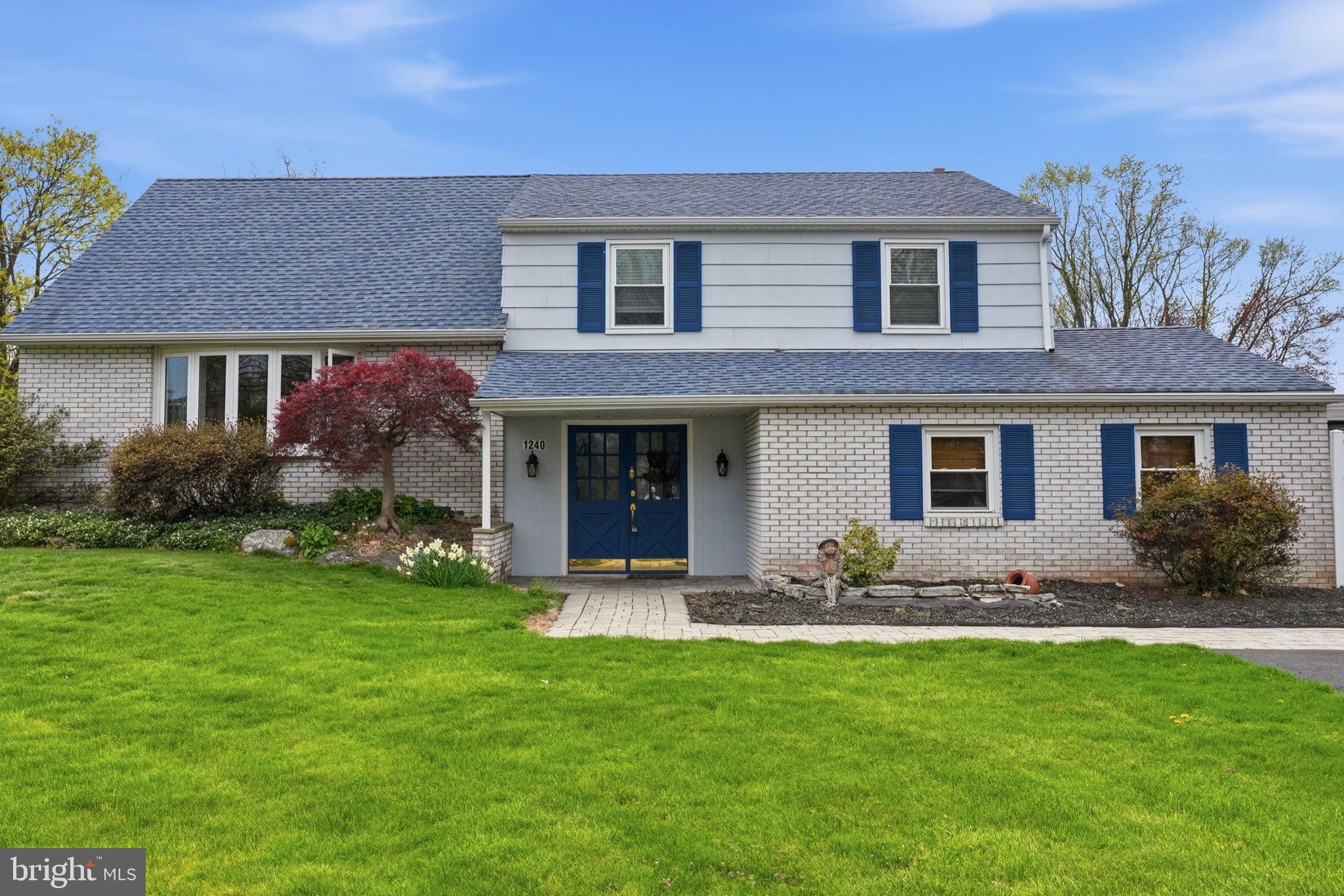 WARWICK MANOR - Residential