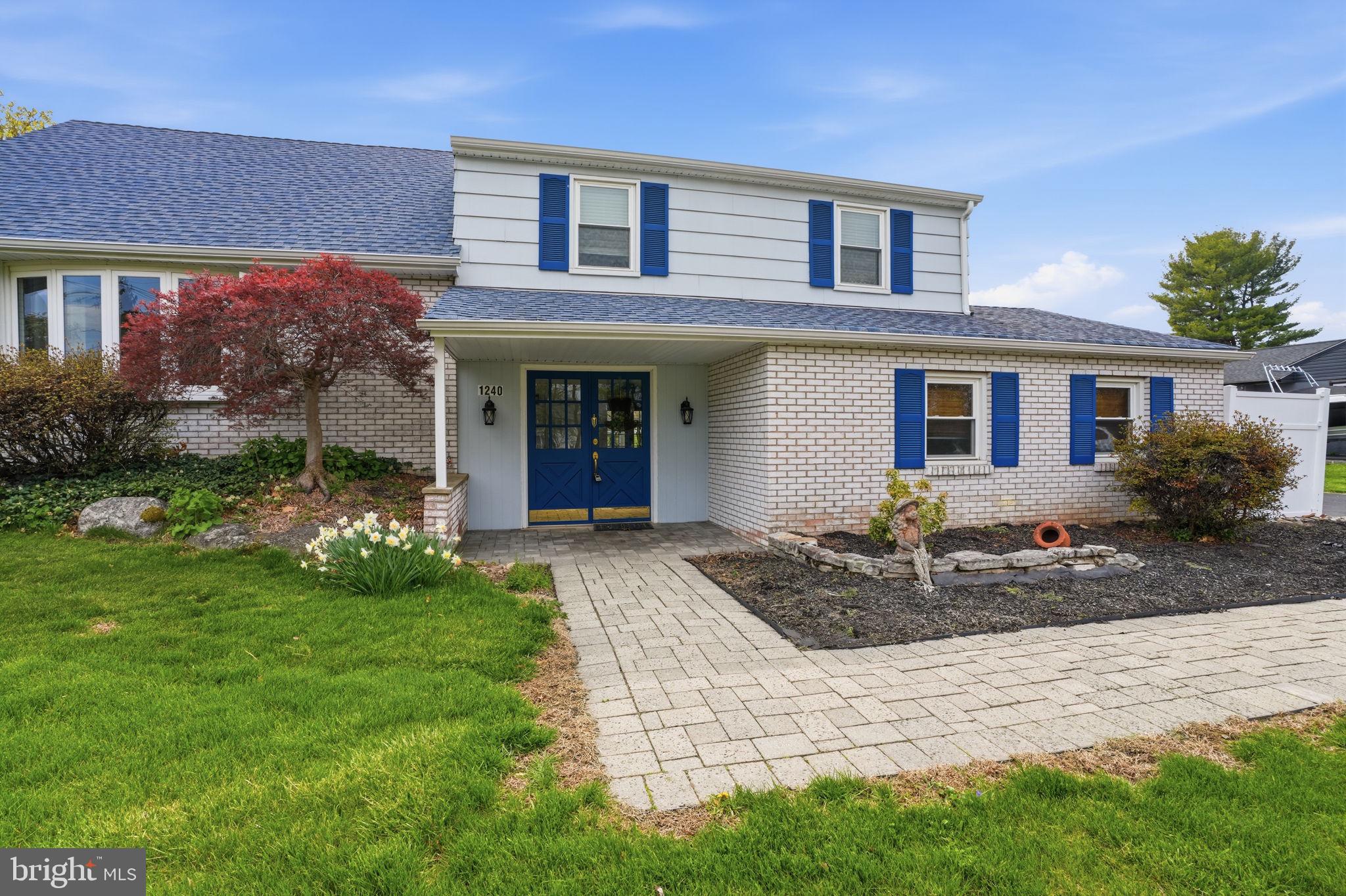 WARWICK MANOR - Residential