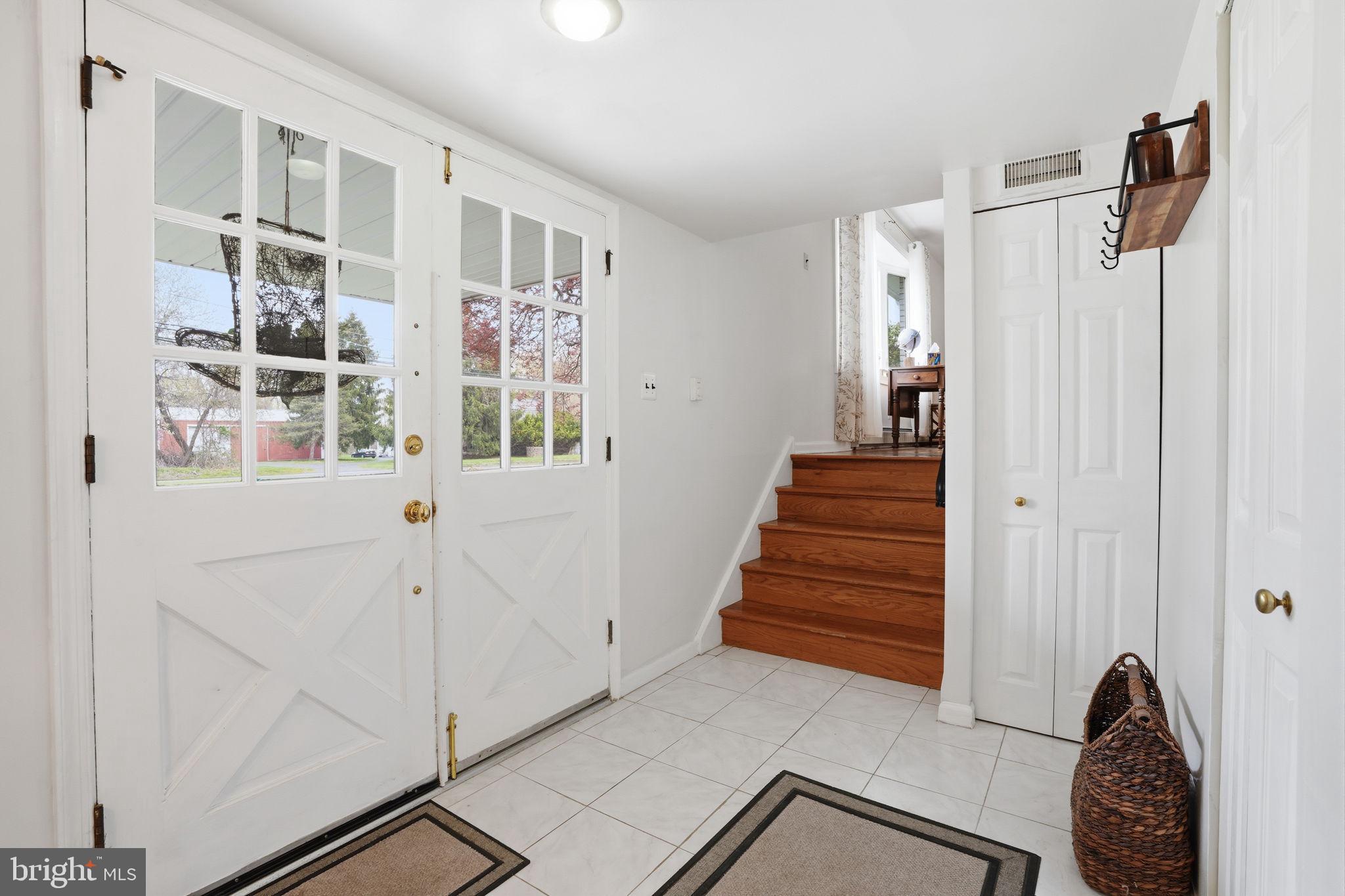 WARWICK MANOR - Residential