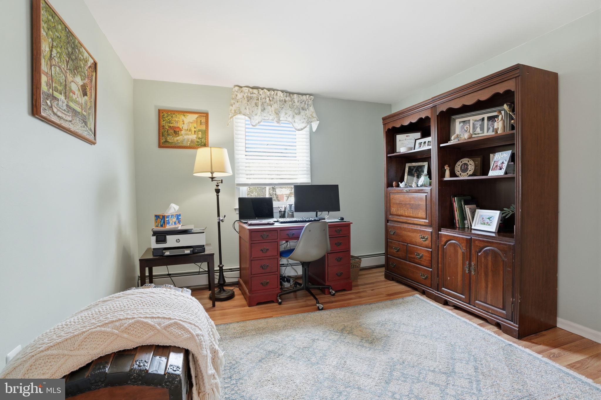 WARWICK MANOR - Residential