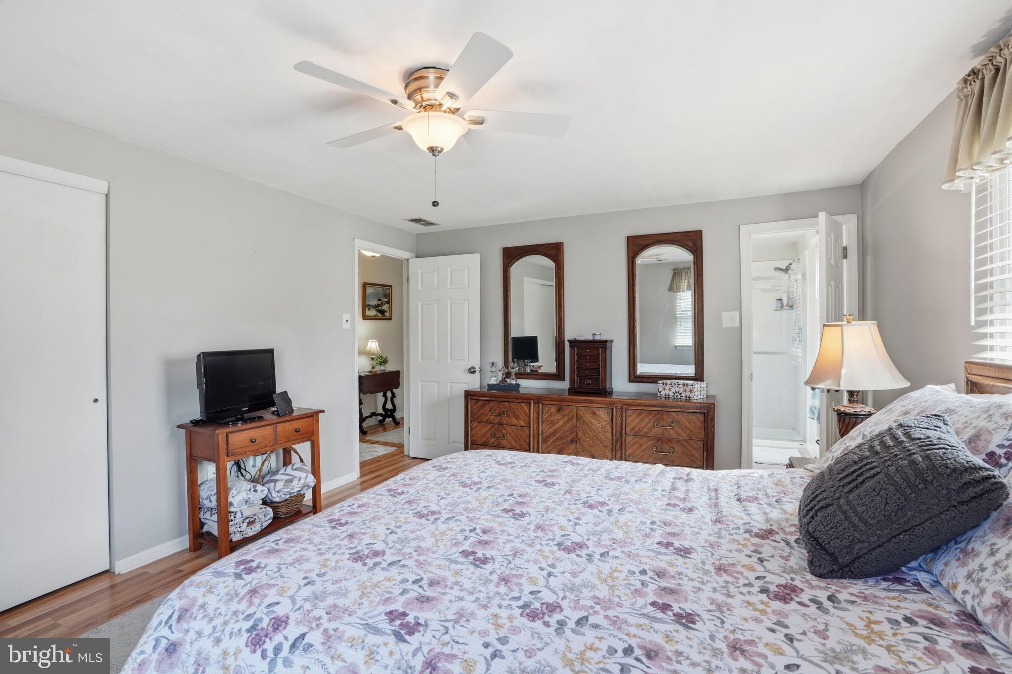 WARWICK MANOR - Residential