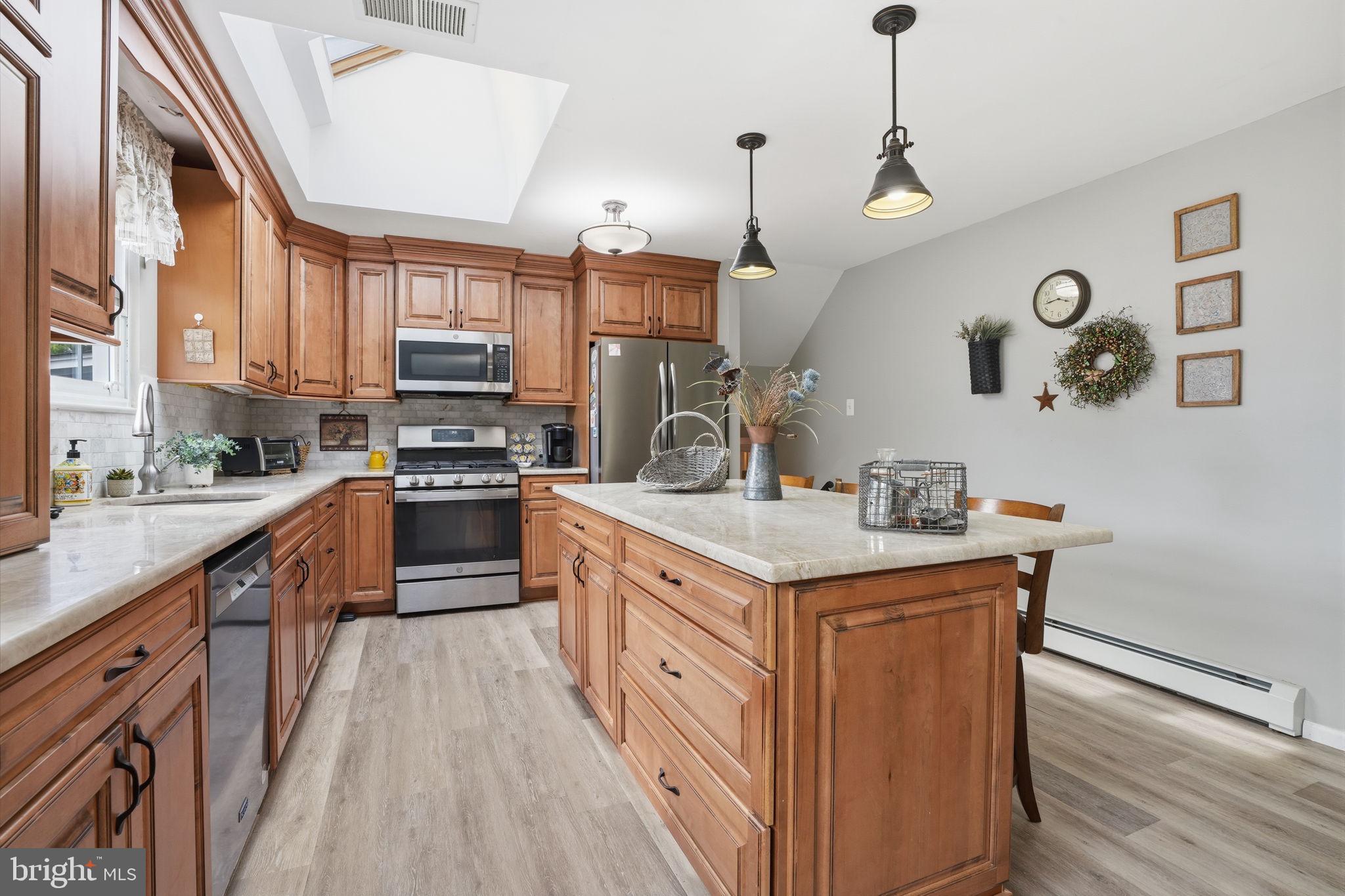 WARWICK MANOR - Residential