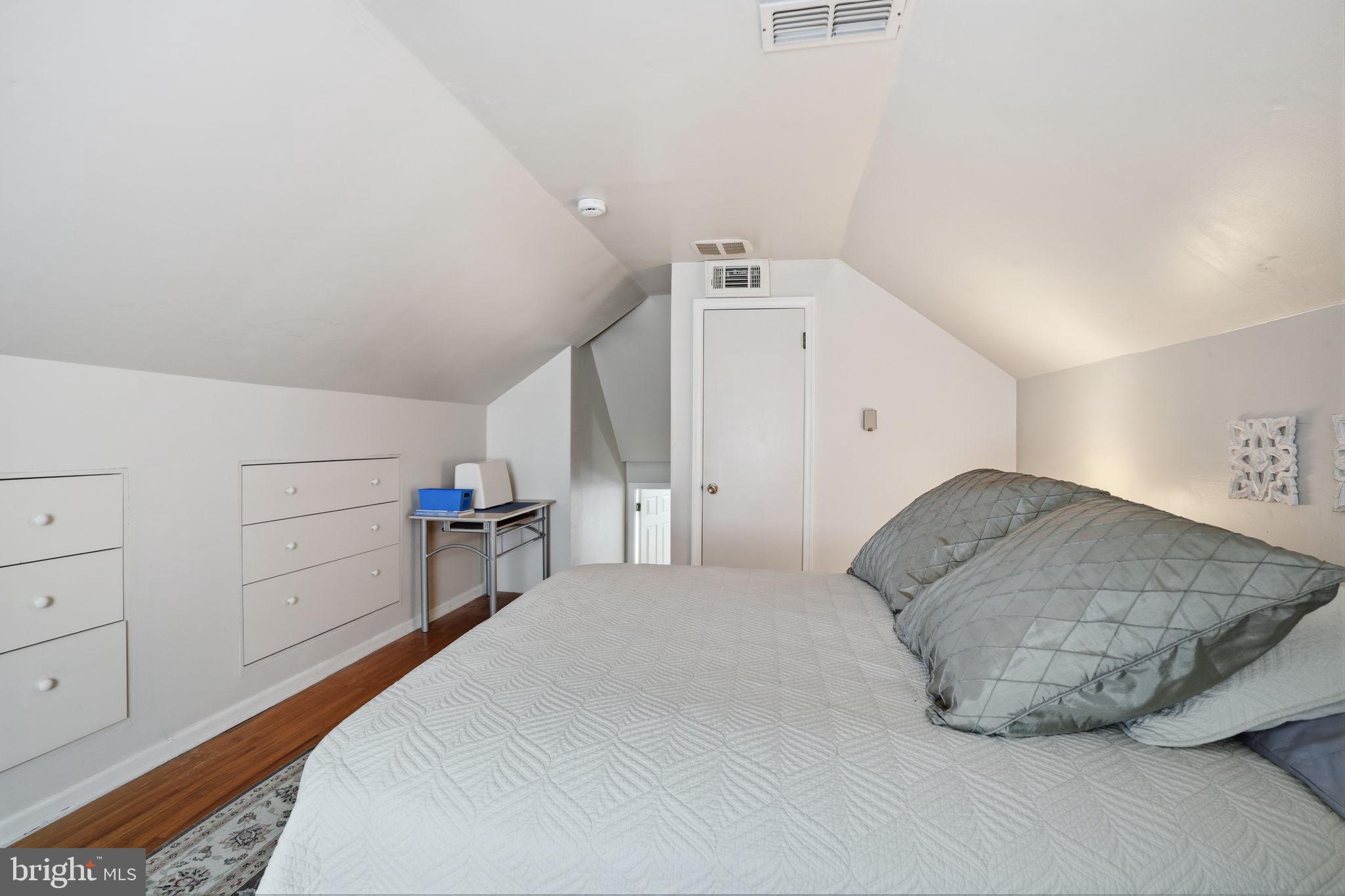 WARWICK MANOR - Residential