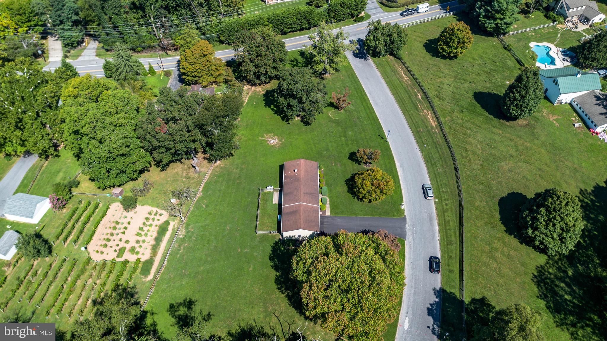 2916 YORK MANOR ROAD
