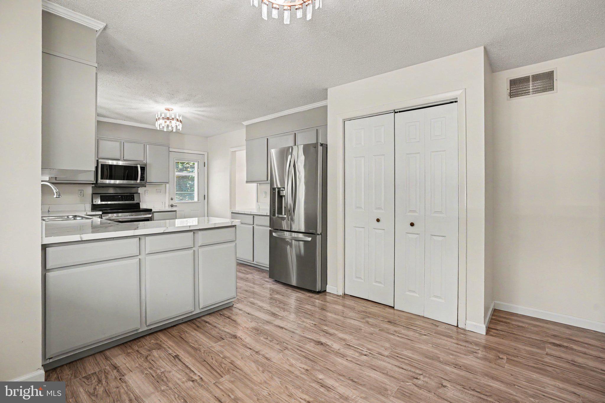 469 HOFFMAN DRIVE