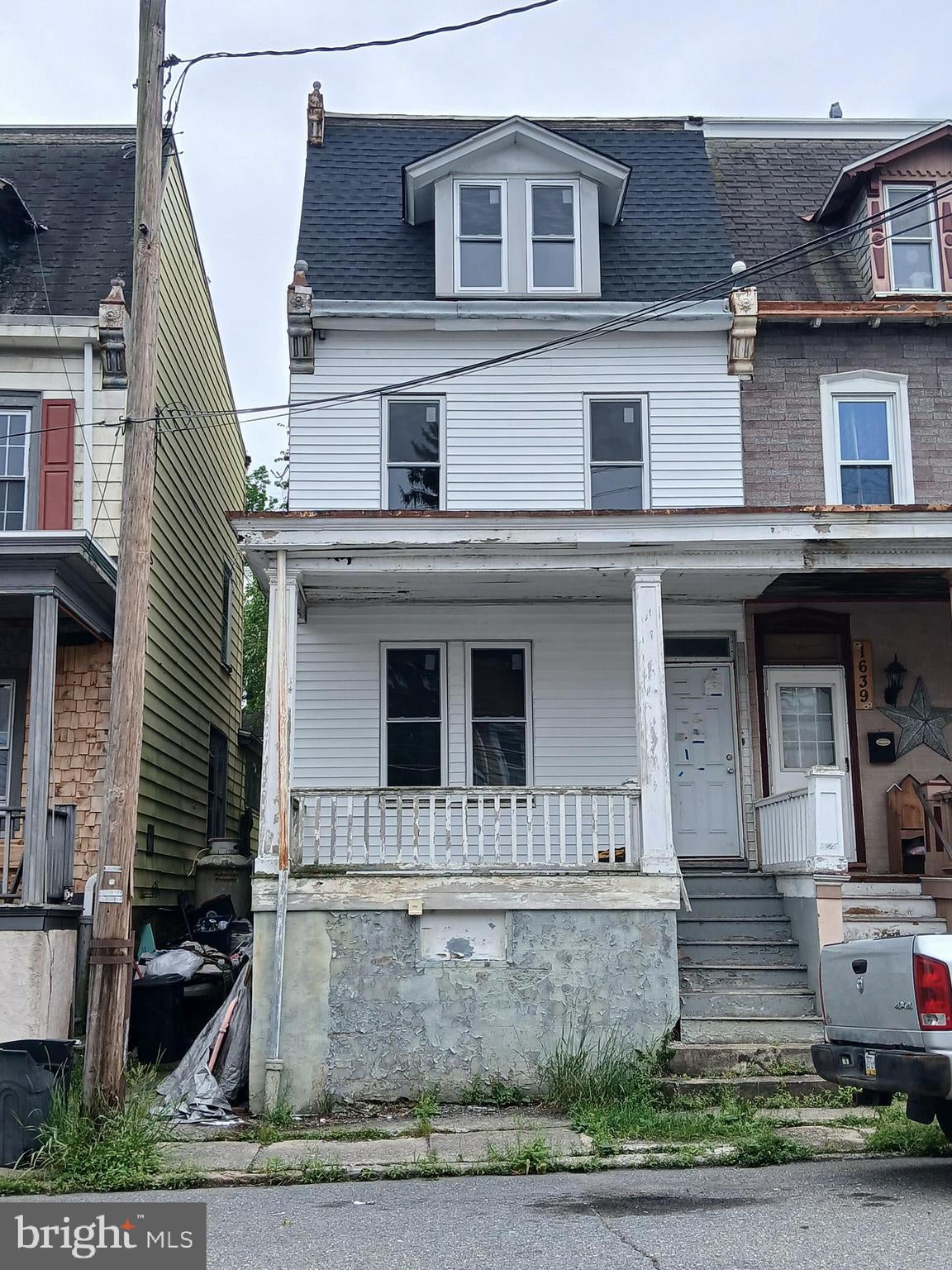 1637 W NORWEGIAN STREET
