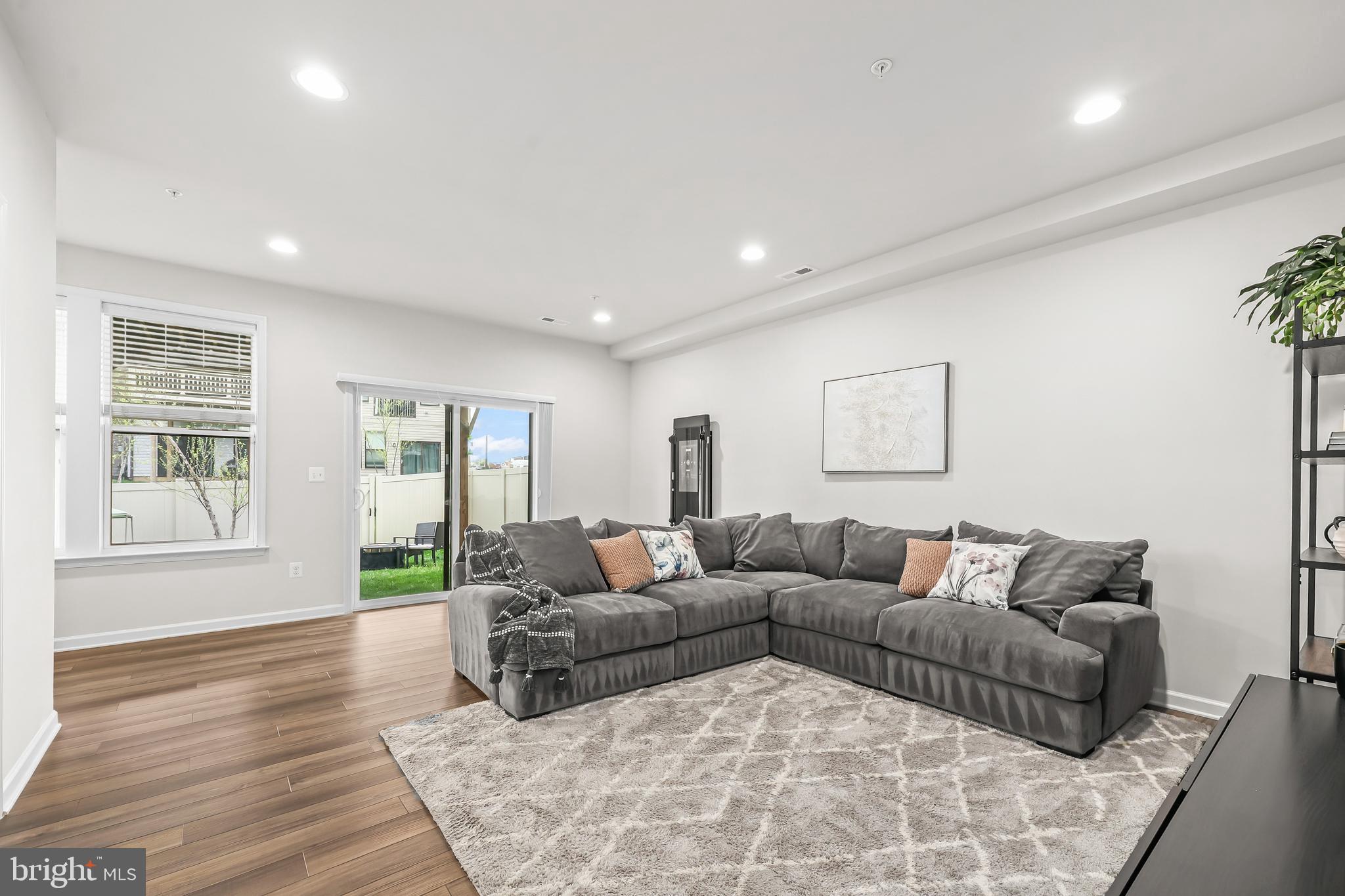 VISTA GARDENS - Residential